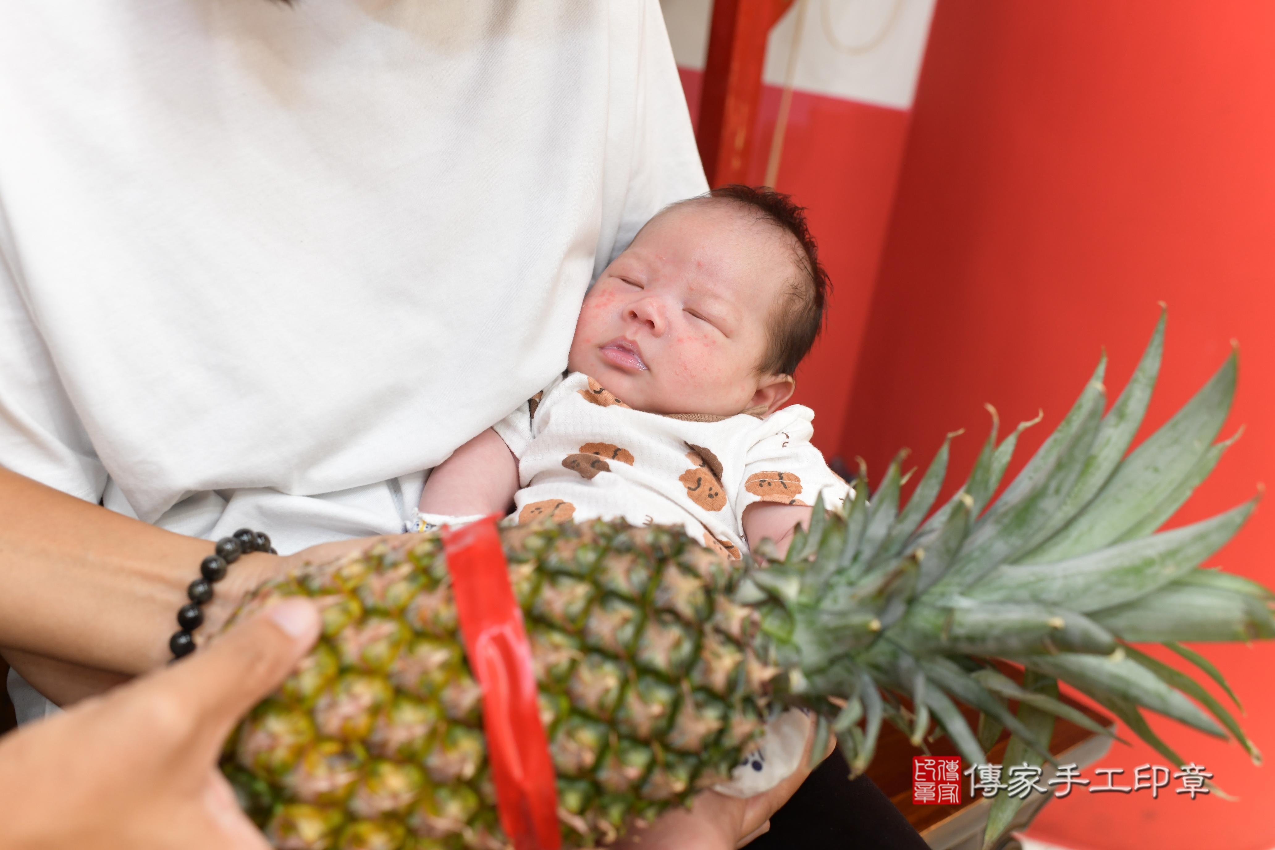 傳家手工印章高雄店、抓周、度脺、中國風會場、傳家嬰兒古禮、吉祥話、抓周道具物品24種、拍照。抓周證書。寶寶抓周、滿周歲、生日快樂、祝福