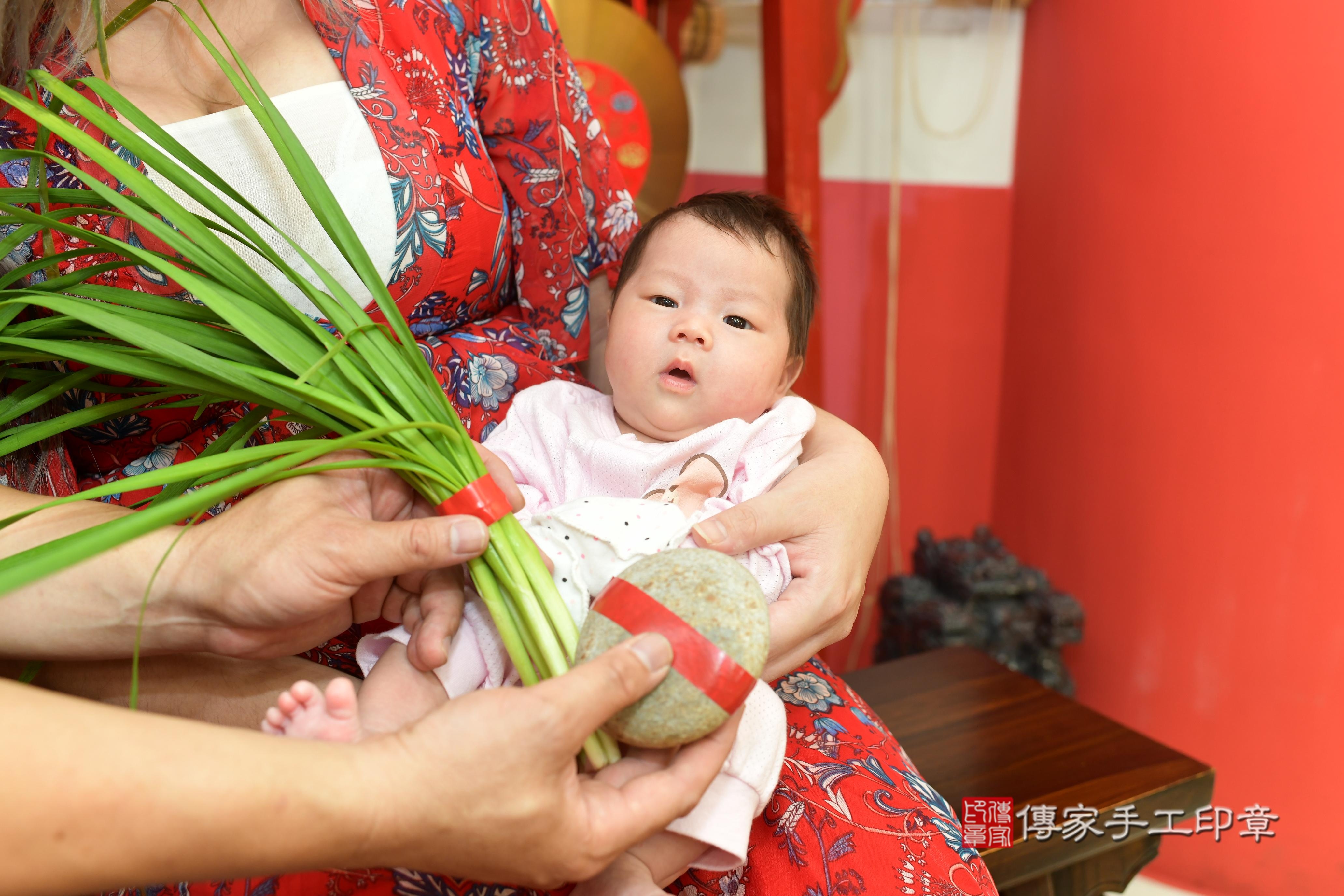 傳家手工印章高雄店、抓周、度脺、中國風會場、傳家嬰兒古禮、吉祥話、抓周道具物品24種、拍照。抓周證書。寶寶抓周、滿周歲、生日快樂、祝福