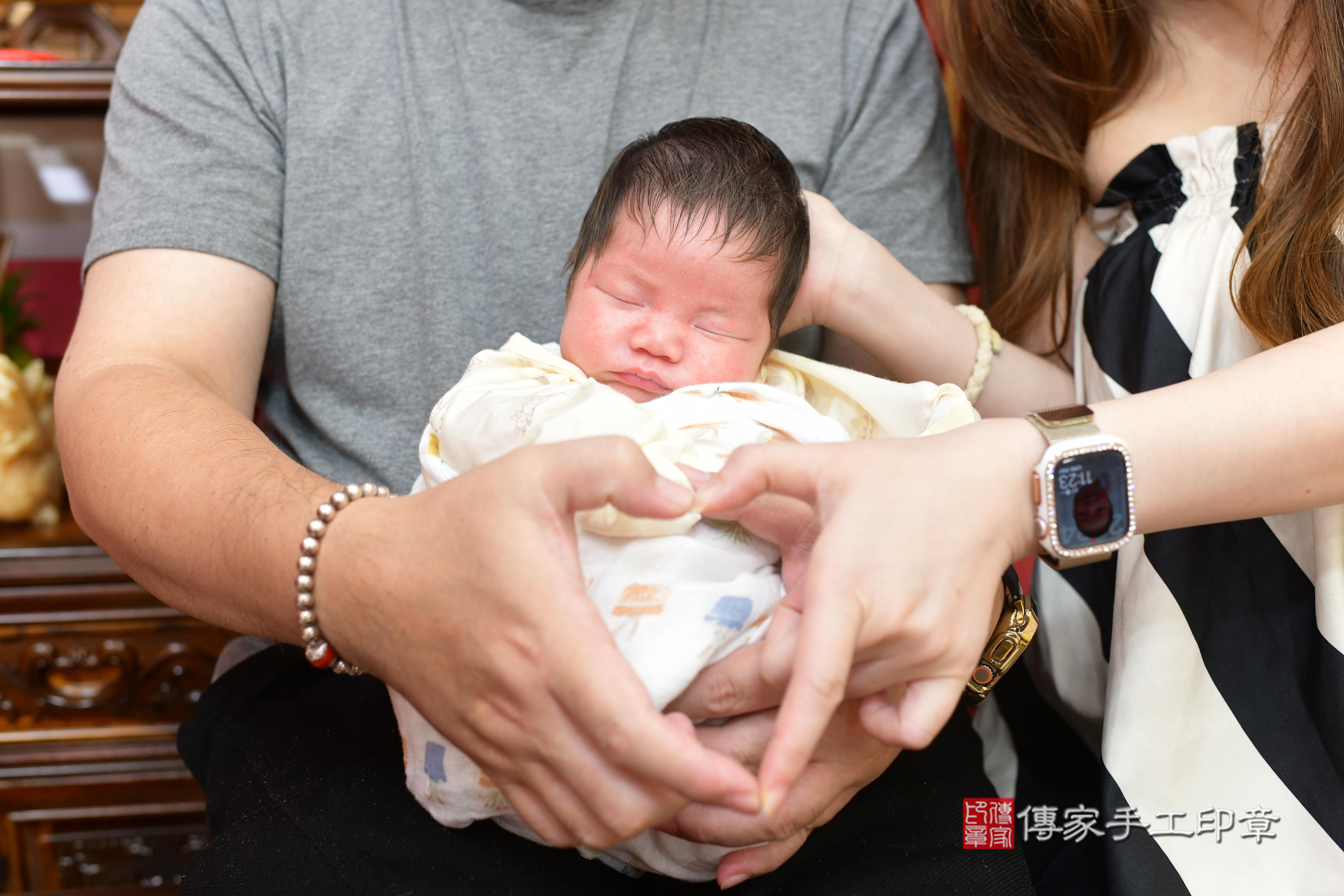 傳家手工印章高雄店、抓周、度脺、中國風會場、傳家嬰兒古禮、吉祥話、抓周道具物品24種、拍照。抓周證書。寶寶抓周、滿周歲、生日快樂、祝福