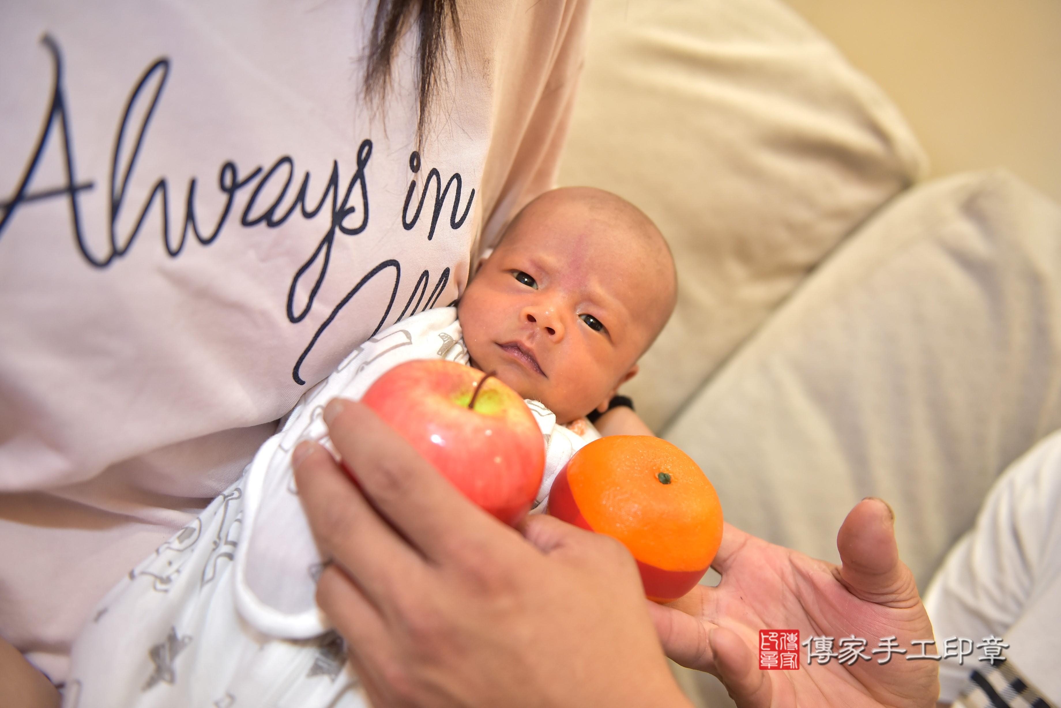 傳家手工印章高雄店、抓周、度脺、中國風會場、傳家嬰兒古禮、吉祥話、抓周道具物品24種、拍照。抓周證書。寶寶抓周、滿周歲、生日快樂、祝福