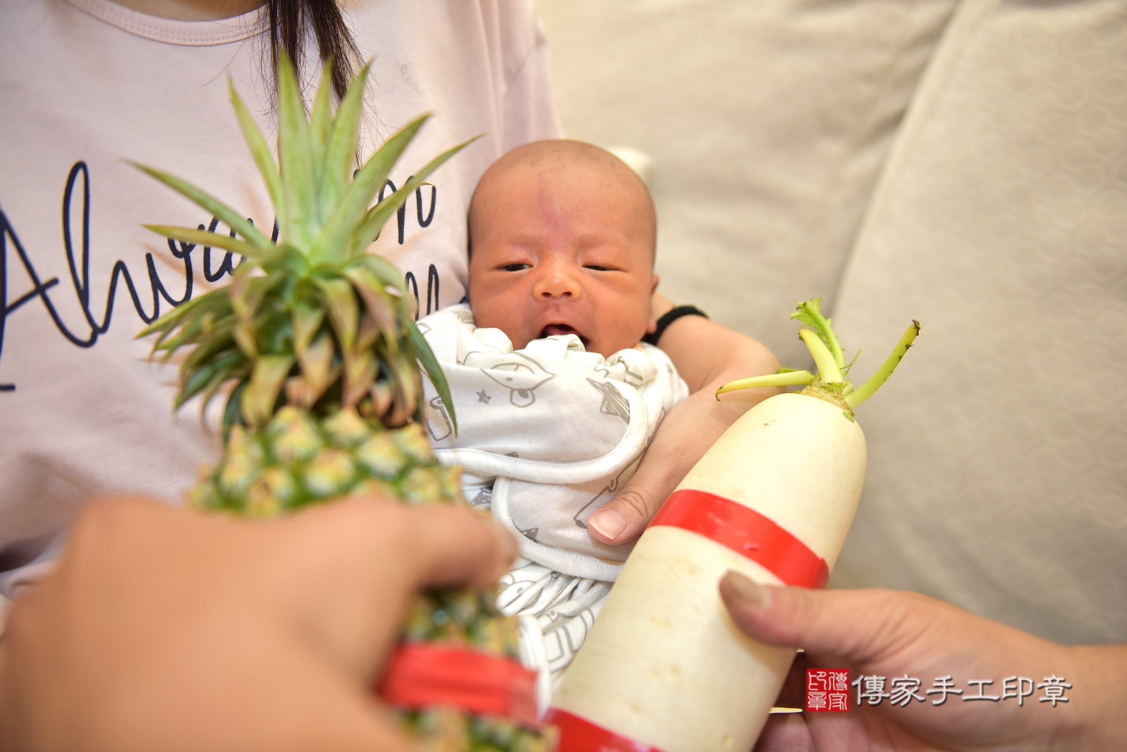 傳家手工印章高雄店、抓周、度脺、中國風會場、傳家嬰兒古禮、吉祥話、抓周道具物品24種、拍照。抓周證書。寶寶抓周、滿周歲、生日快樂、祝福