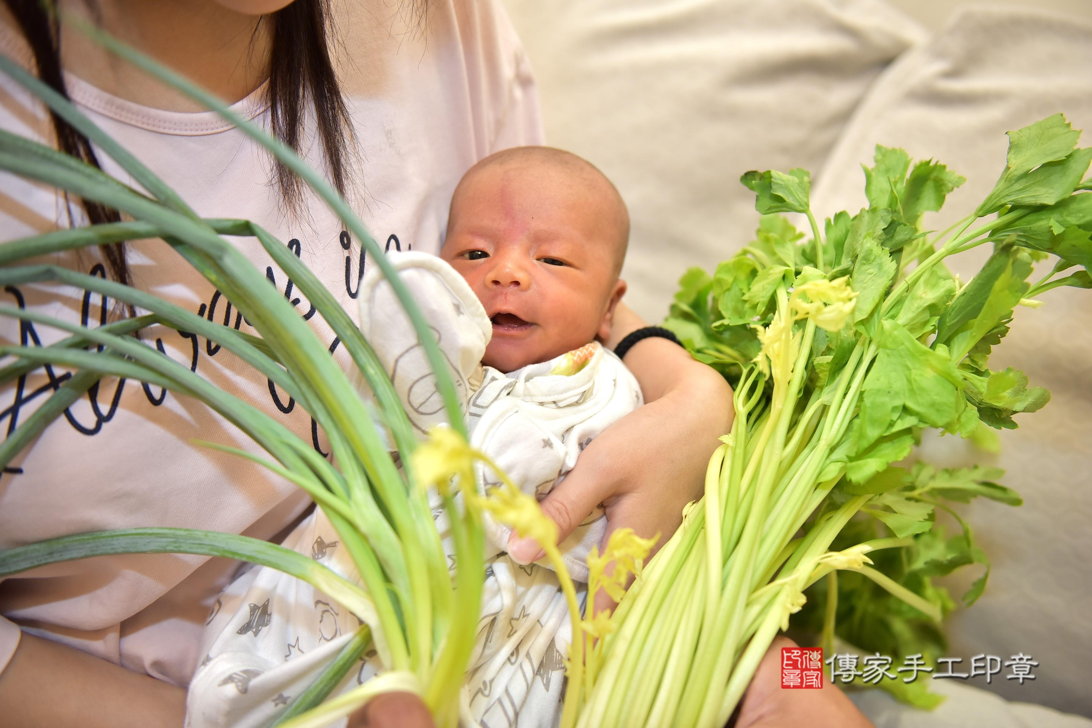 傳家手工印章高雄店、抓周、度脺、中國風會場、傳家嬰兒古禮、吉祥話、抓周道具物品24種、拍照。抓周證書。寶寶抓周、滿周歲、生日快樂、祝福