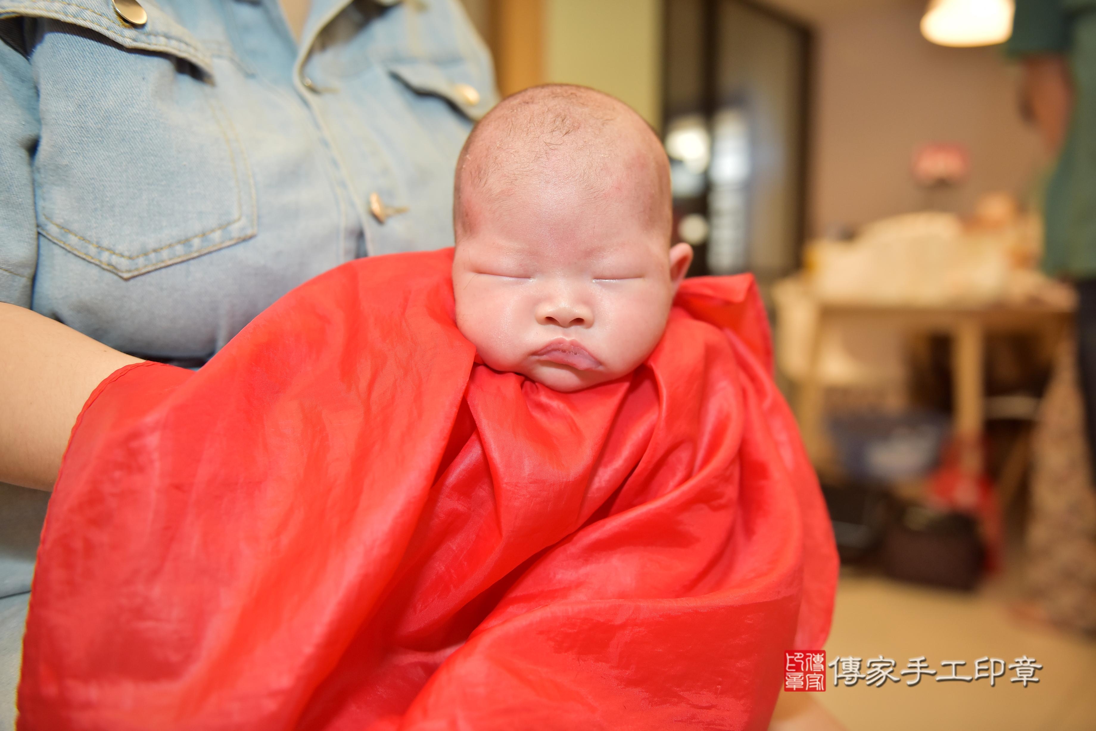 傳家手工印章高雄店、抓周、度脺、中國風會場、傳家嬰兒古禮、吉祥話、抓周道具物品24種、拍照。抓周證書。寶寶抓周、滿周歲、生日快樂、祝福