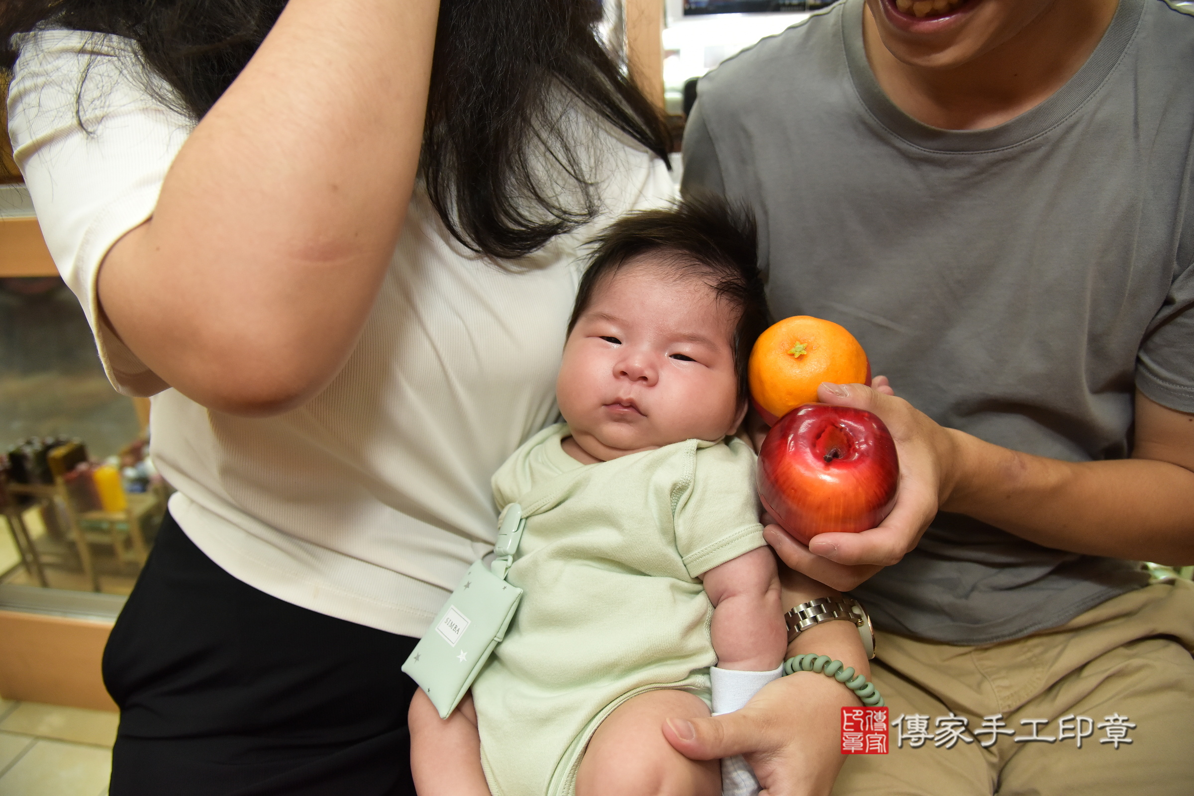 小濬寶寶(新北市永和區嬰兒寶寶滿月剃頭理髮、嬰兒剃胎毛儀式吉祥話)。中國風會場，爸媽寶貝穿「日中韓」古裝禮服。專業拍照、證書。★購買「臍帶章、肚臍章、胎毛筆刷印章」贈送：剃頭、收涎、抓周，三選一。2024.7.20，照片11