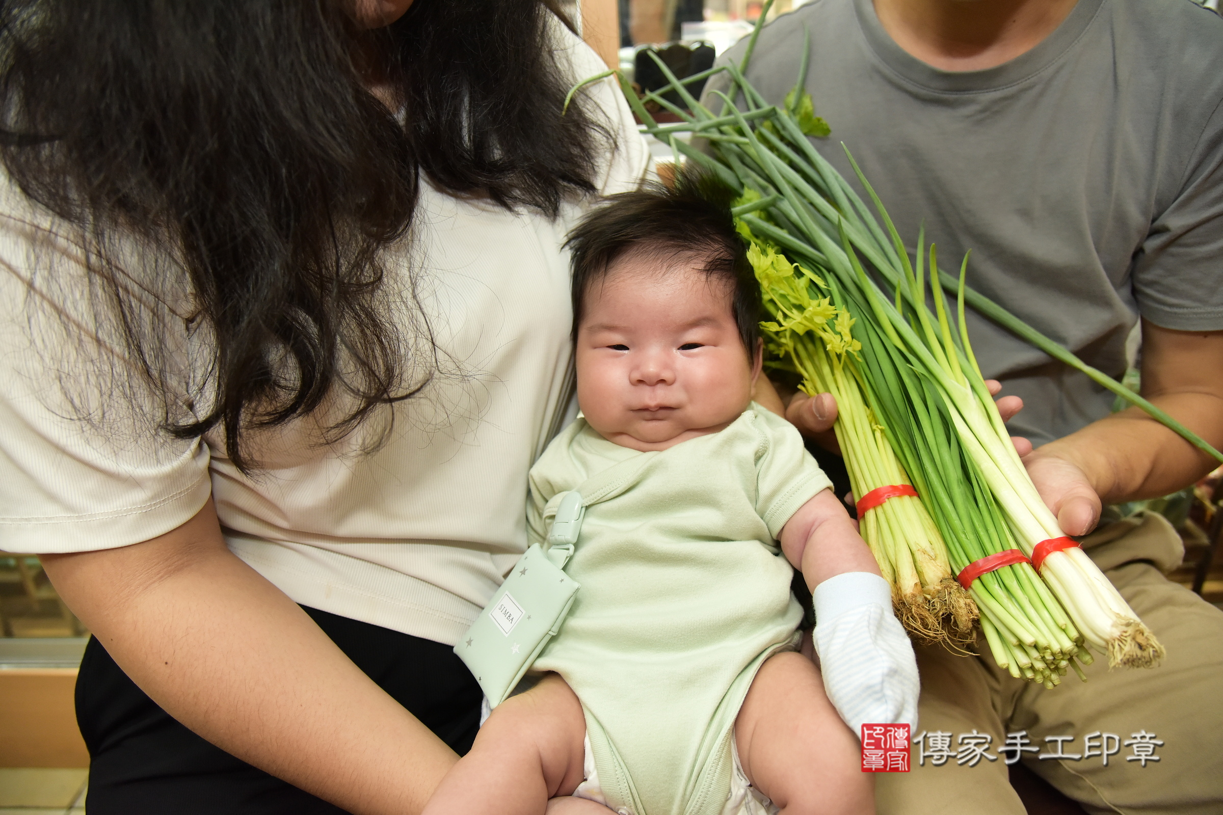 小濬寶寶(新北市永和區嬰兒寶寶滿月剃頭理髮、嬰兒剃胎毛儀式吉祥話)。中國風會場，爸媽寶貝穿「日中韓」古裝禮服。專業拍照、證書。★購買「臍帶章、肚臍章、胎毛筆刷印章」贈送：剃頭、收涎、抓周，三選一。2024.7.20，照片13