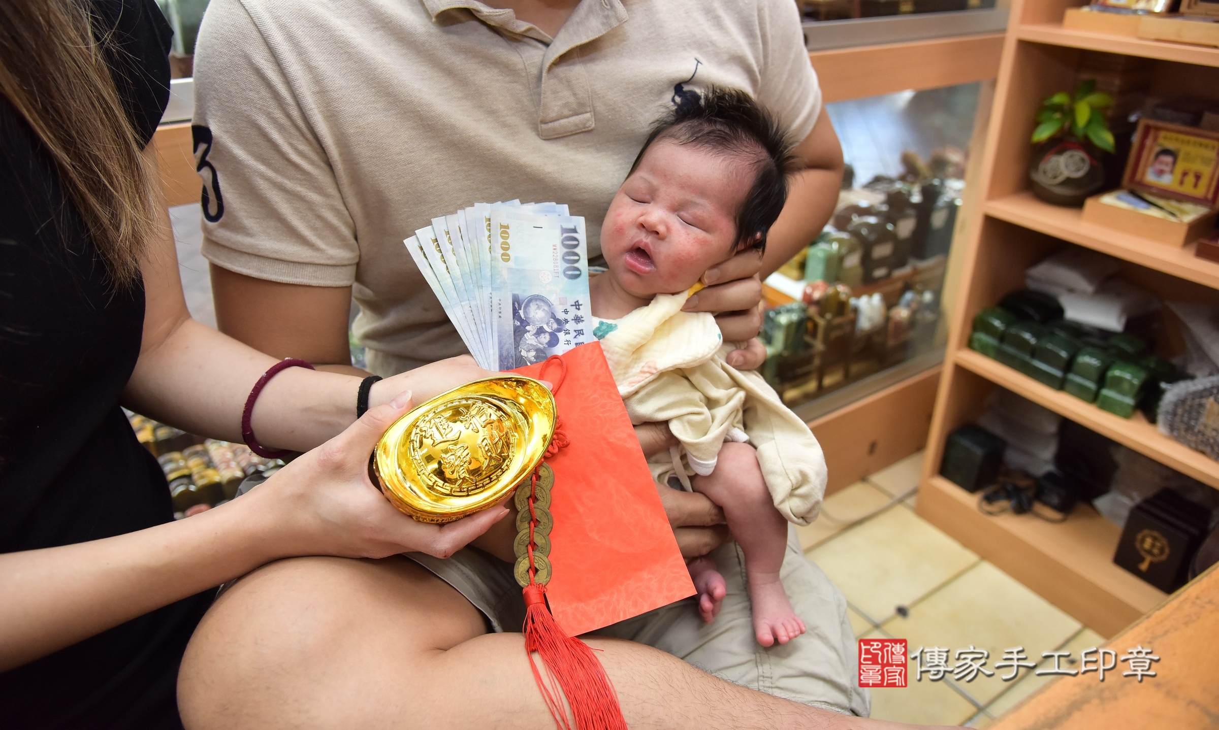 晞晞寶寶(新北市永和區嬰兒寶寶滿月剃頭理髮、嬰兒剃胎毛儀式吉祥話)。中國風會場，爸媽寶貝穿「日中韓」古裝禮服。專業拍照、證書。★購買「臍帶章、肚臍章、胎毛筆刷印章」贈送：剃頭、收涎、抓周，三選一。2024.7.22，照片3