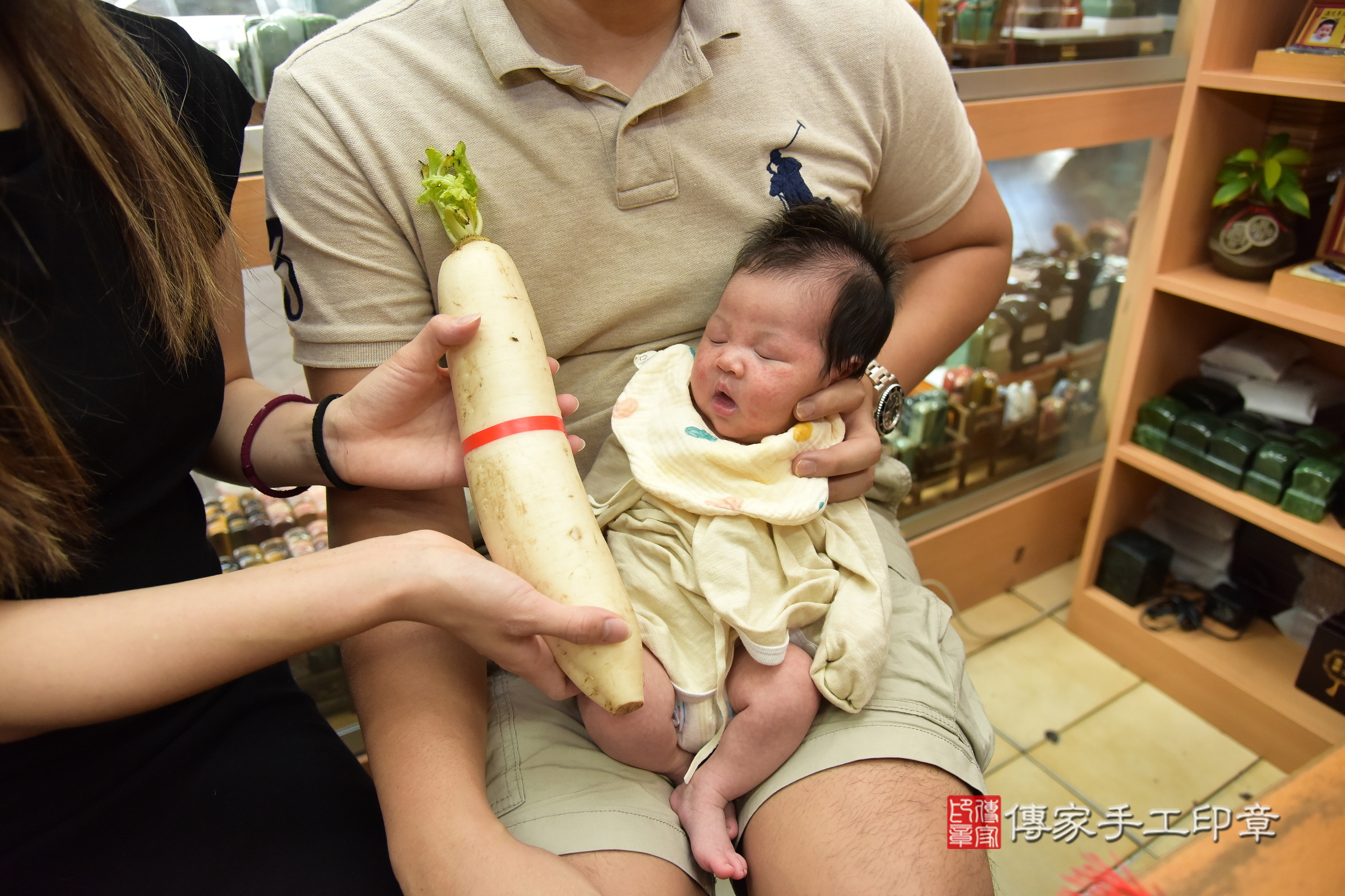 晞晞寶寶(新北市永和區嬰兒寶寶滿月剃頭理髮、嬰兒剃胎毛儀式吉祥話)。中國風會場，爸媽寶貝穿「日中韓」古裝禮服。專業拍照、證書。★購買「臍帶章、肚臍章、胎毛筆刷印章」贈送：剃頭、收涎、抓周，三選一。2024.7.22，照片9