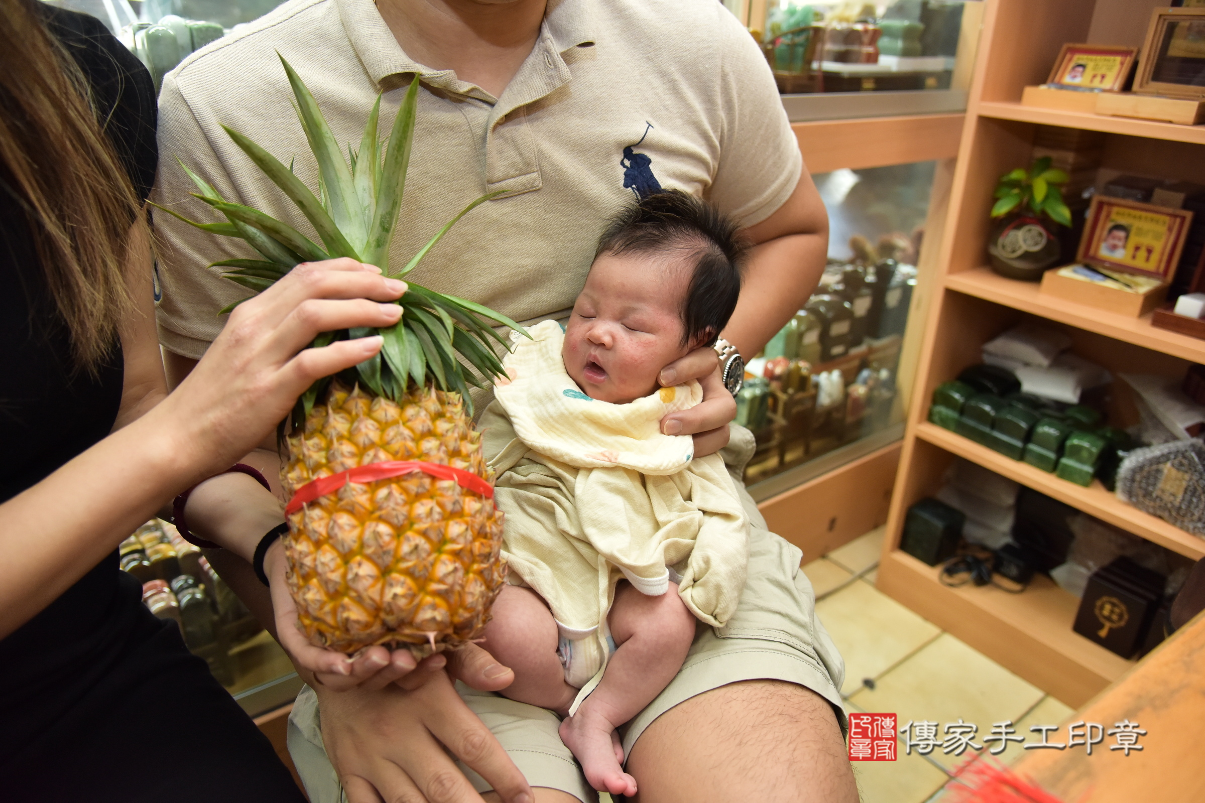 晞晞寶寶(新北市永和區嬰兒寶寶滿月剃頭理髮、嬰兒剃胎毛儀式吉祥話)。中國風會場，爸媽寶貝穿「日中韓」古裝禮服。專業拍照、證書。★購買「臍帶章、肚臍章、胎毛筆刷印章」贈送：剃頭、收涎、抓周，三選一。2024.7.22，照片8