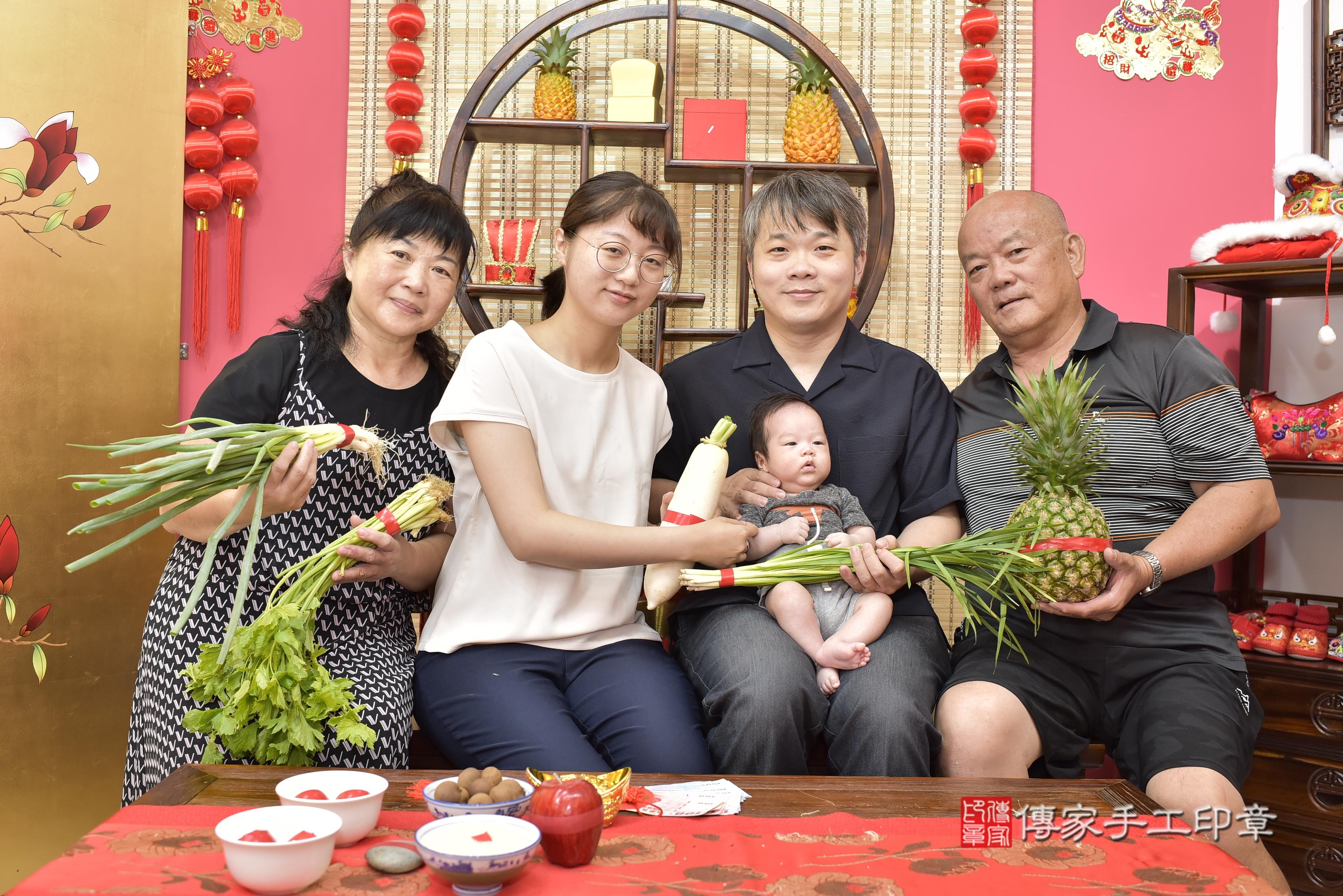 傳家手工印章新竹店、抓周、度脺、中國風會場、傳家嬰兒古禮、吉祥話、抓周道具物品24種、拍照。抓周證書。寶寶抓周、滿周歲、生日快樂、祝福