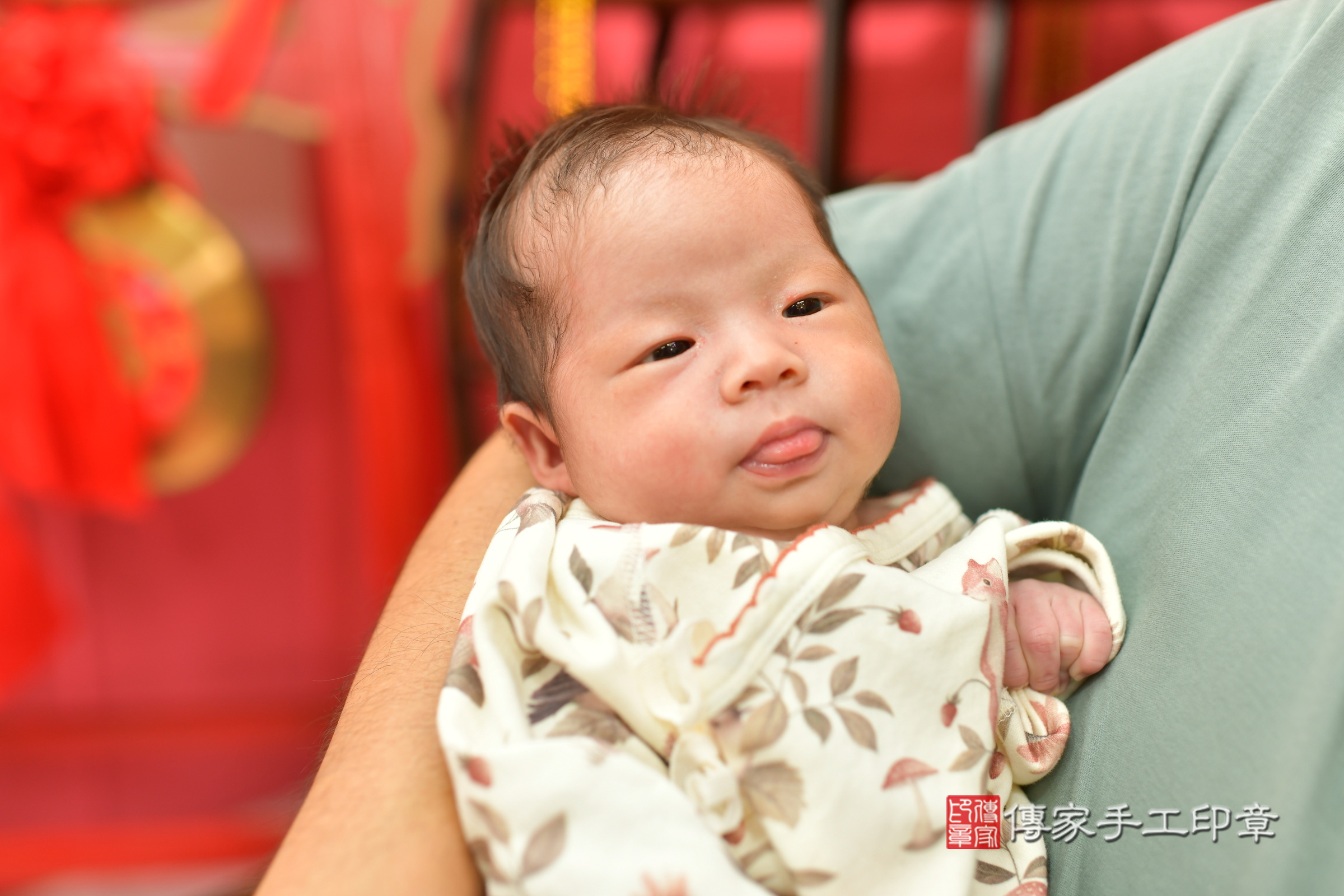 晴晴寶寶(台中市北區嬰兒寶寶滿月剃頭理髮、嬰兒剃胎毛儀式吉祥話)。中國風會場，爸媽寶貝穿「日中韓」古裝禮服。專業拍照、證書。★購買「臍帶章、肚臍章、胎毛筆刷印章」贈送：剃頭、收涎、抓周，三選一。2024.6.1，照片15