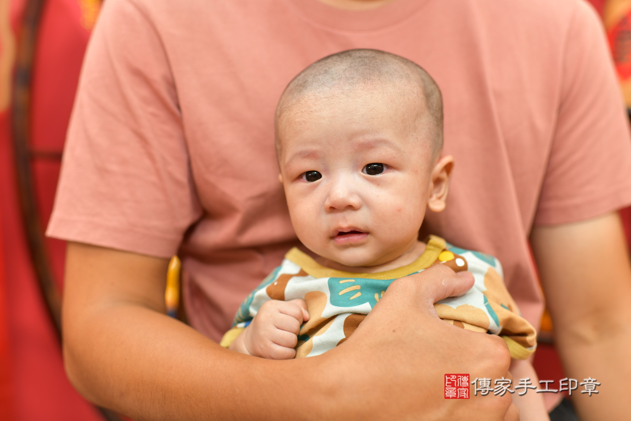 小羽寶寶(台中市北區嬰兒寶寶滿月剃頭理髮、嬰兒剃胎毛儀式吉祥話)。中國風會場，爸媽寶貝穿「日中韓」古裝禮服。專業拍照、證書。★購買「臍帶章、肚臍章、胎毛筆刷印章」贈送：剃頭、收涎、抓周，三選一。2024.6.2，照片11