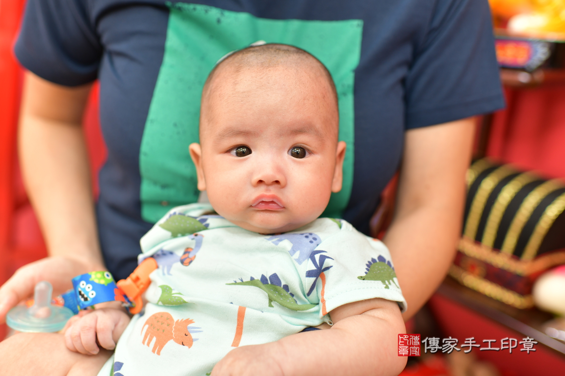 叡叡寶寶(台中市北區嬰兒寶寶滿月剃頭理髮、嬰兒剃胎毛儀式吉祥話)。中國風會場，爸媽寶貝穿「日中韓」古裝禮服。專業拍照、證書。★購買「臍帶章、肚臍章、胎毛筆刷印章」贈送：剃頭、收涎、抓周，三選一。2024.6.11，照片12