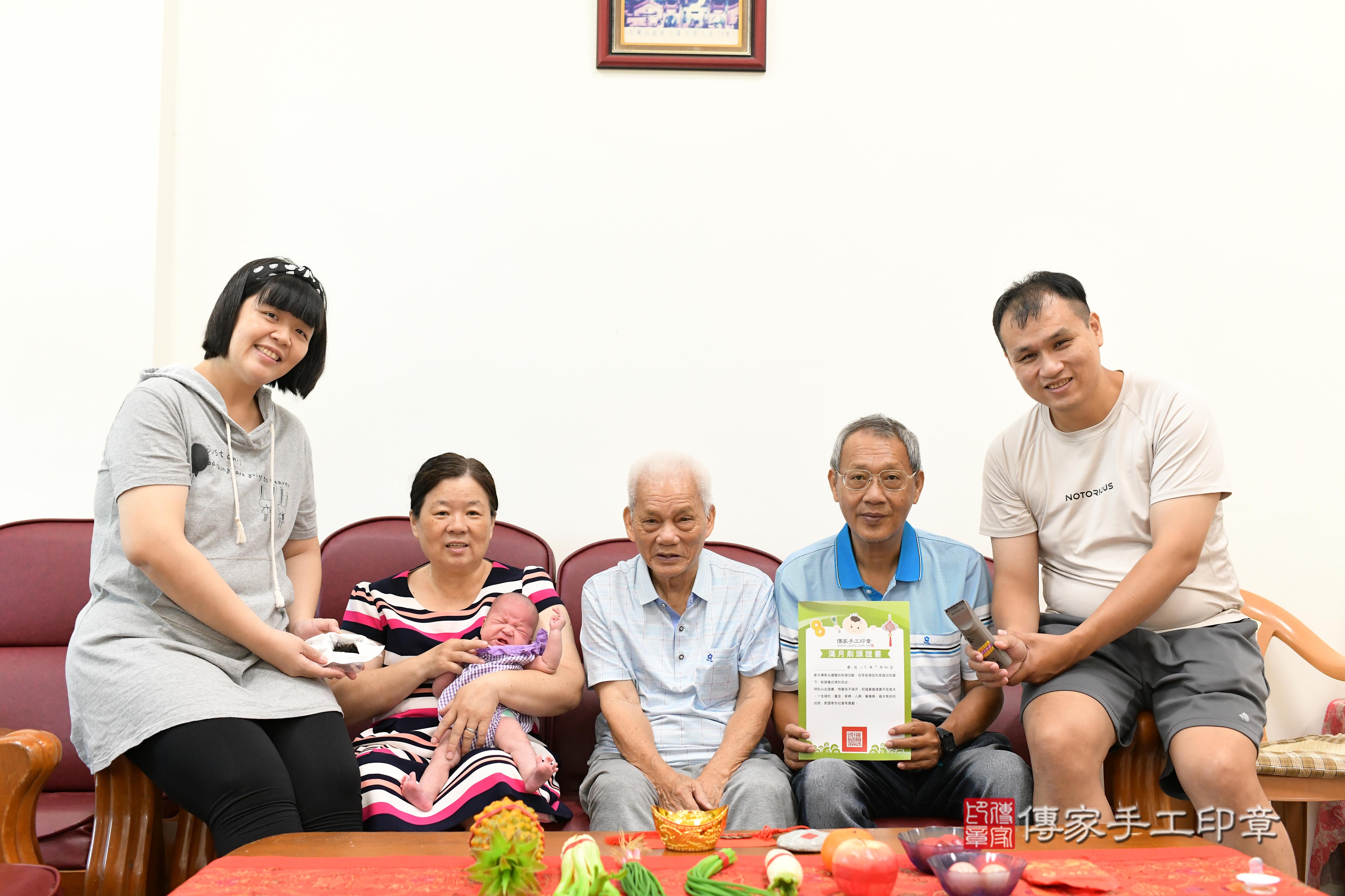 傳家手工印章台南店、抓周、度脺、中國風會場、傳家嬰兒古禮、吉祥話、抓周道具物品24種、拍照。抓周證書。寶寶抓周、滿周歲、生日快樂、祝福