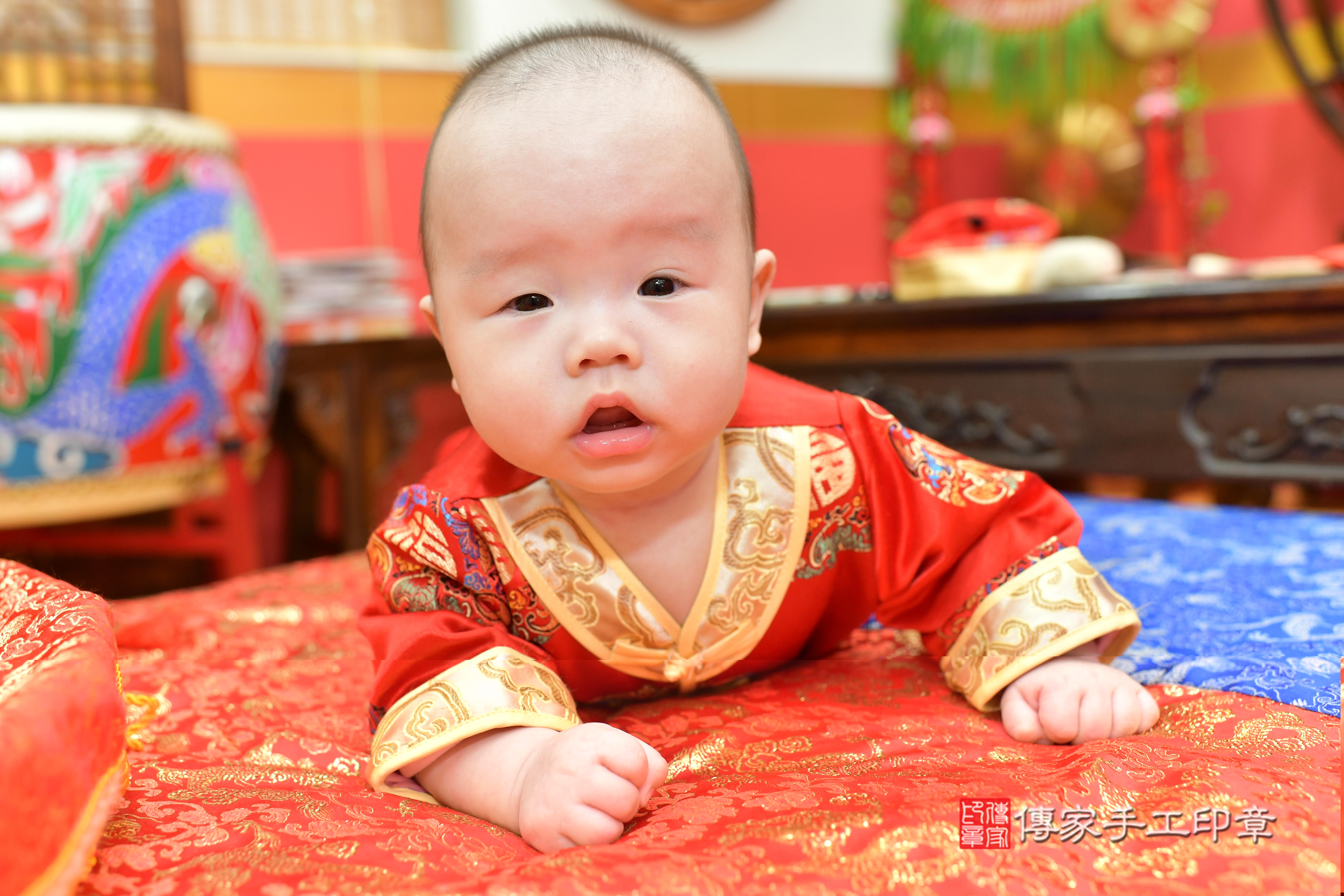 傳家手工印章桃園店、抓周、度脺、中國風會場、傳家嬰兒古禮、吉祥話、抓周道具物品24種、拍照。抓周證書。寶寶抓周、滿周歲、生日快樂、祝福