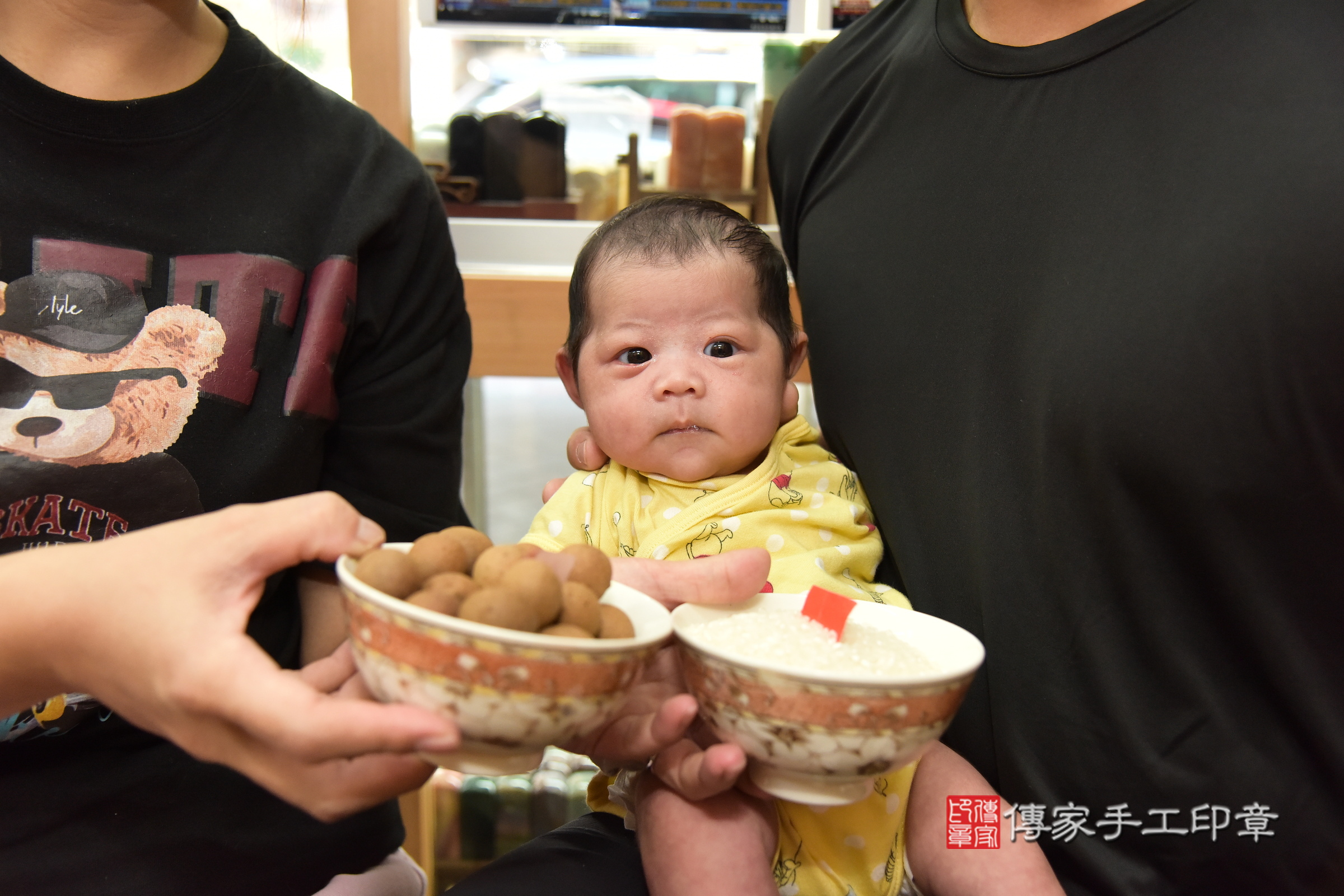 芸芸寶寶(新北市永和區嬰兒寶寶滿月剃頭理髮、嬰兒剃胎毛儀式吉祥話)。中國風會場，爸媽寶貝穿「日中韓」古裝禮服。專業拍照、證書。★購買「臍帶章、肚臍章、胎毛筆刷印章」贈送：剃頭、收涎、抓周，三選一。2024.7.28，照片8