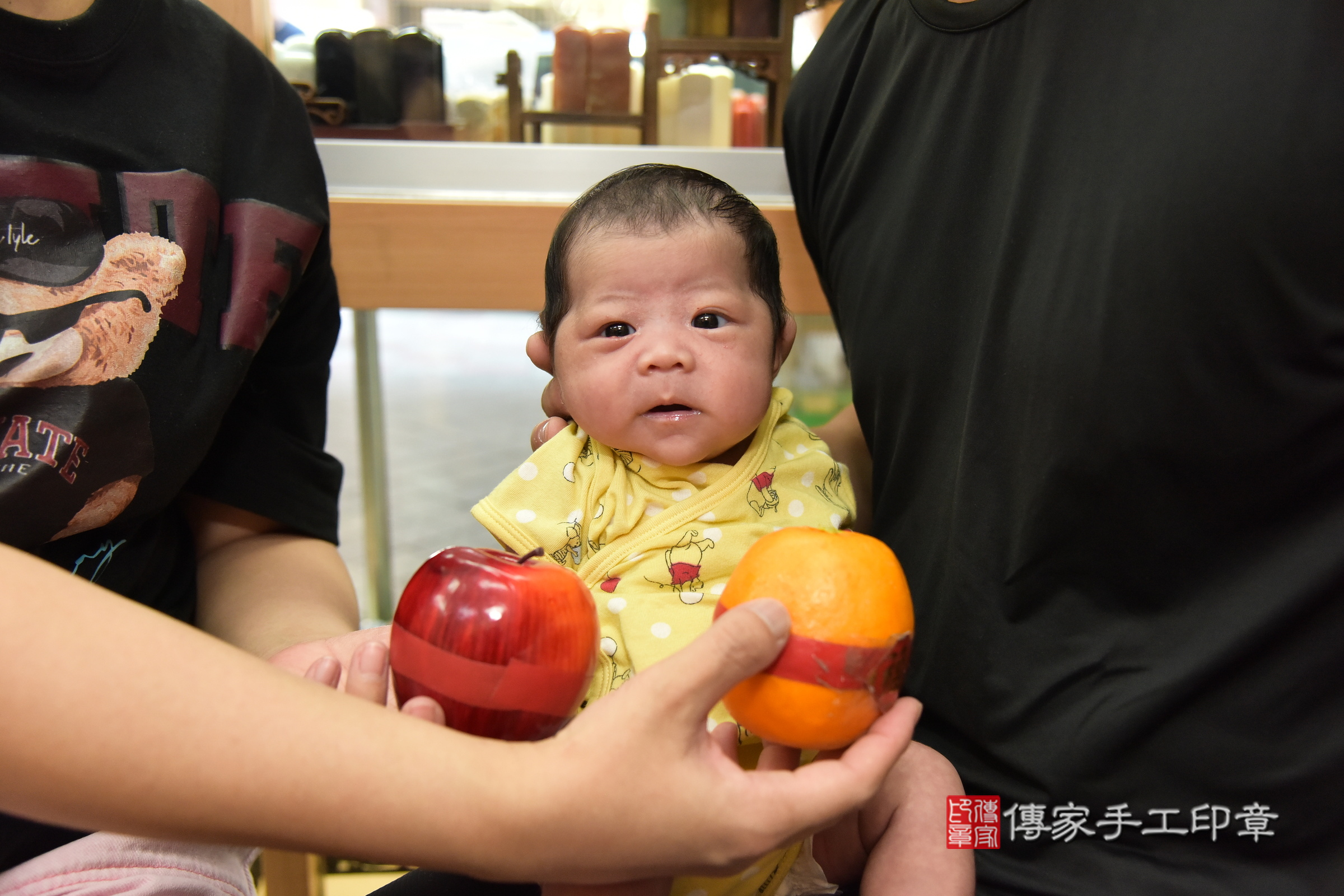 芸芸寶寶(新北市永和區嬰兒寶寶滿月剃頭理髮、嬰兒剃胎毛儀式吉祥話)。中國風會場，爸媽寶貝穿「日中韓」古裝禮服。專業拍照、證書。★購買「臍帶章、肚臍章、胎毛筆刷印章」贈送：剃頭、收涎、抓周，三選一。2024.7.28，照片6