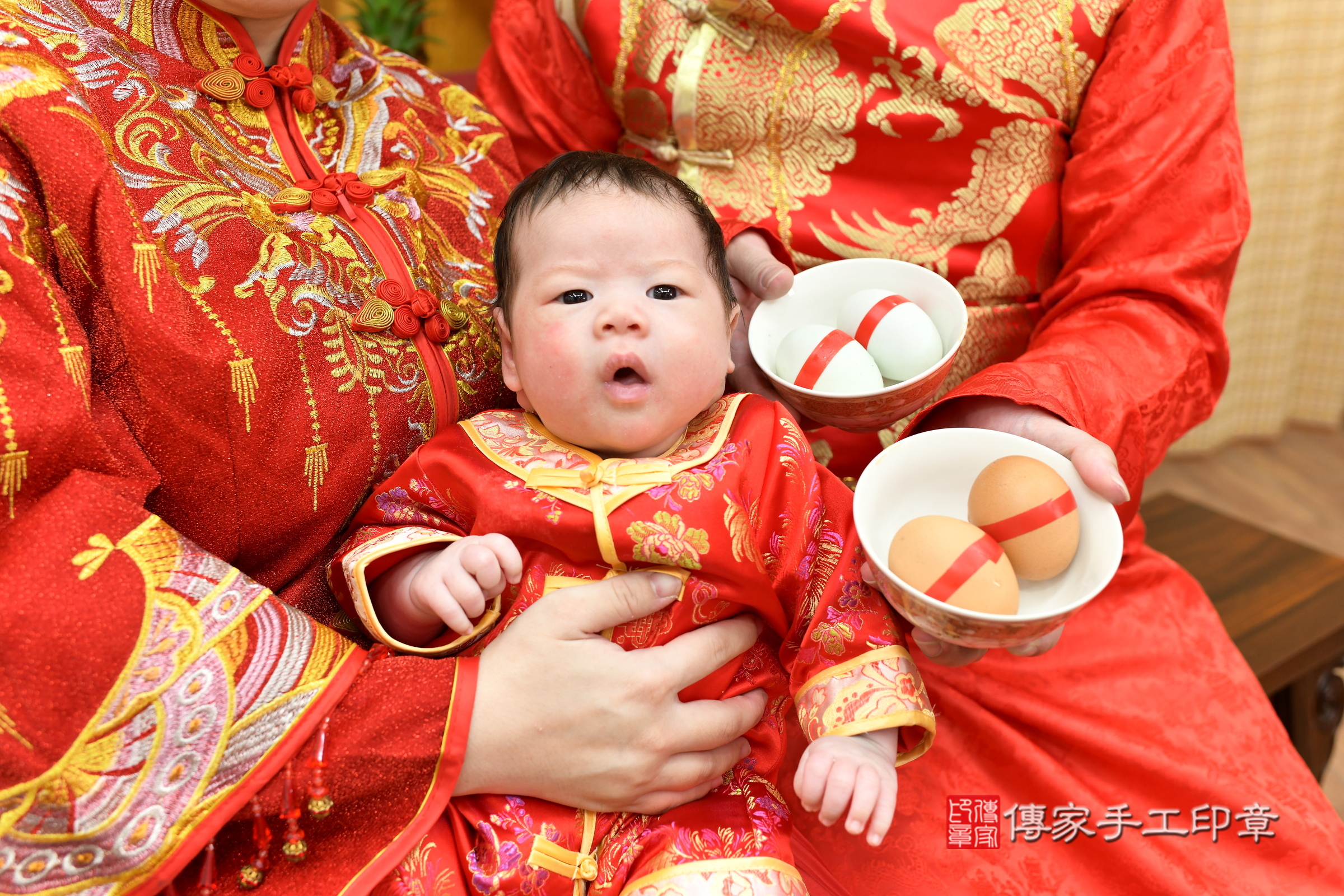 凱凱寶寶(新北市永和區嬰兒寶寶滿月剃頭理髮、嬰兒剃胎毛儀式吉祥話)。中國風會場，爸媽寶貝穿「日中韓」古裝禮服。專業拍照、證書。★購買「臍帶章、肚臍章、胎毛筆刷印章」贈送：剃頭、收涎、抓周，三選一。2024.7.31，照片10