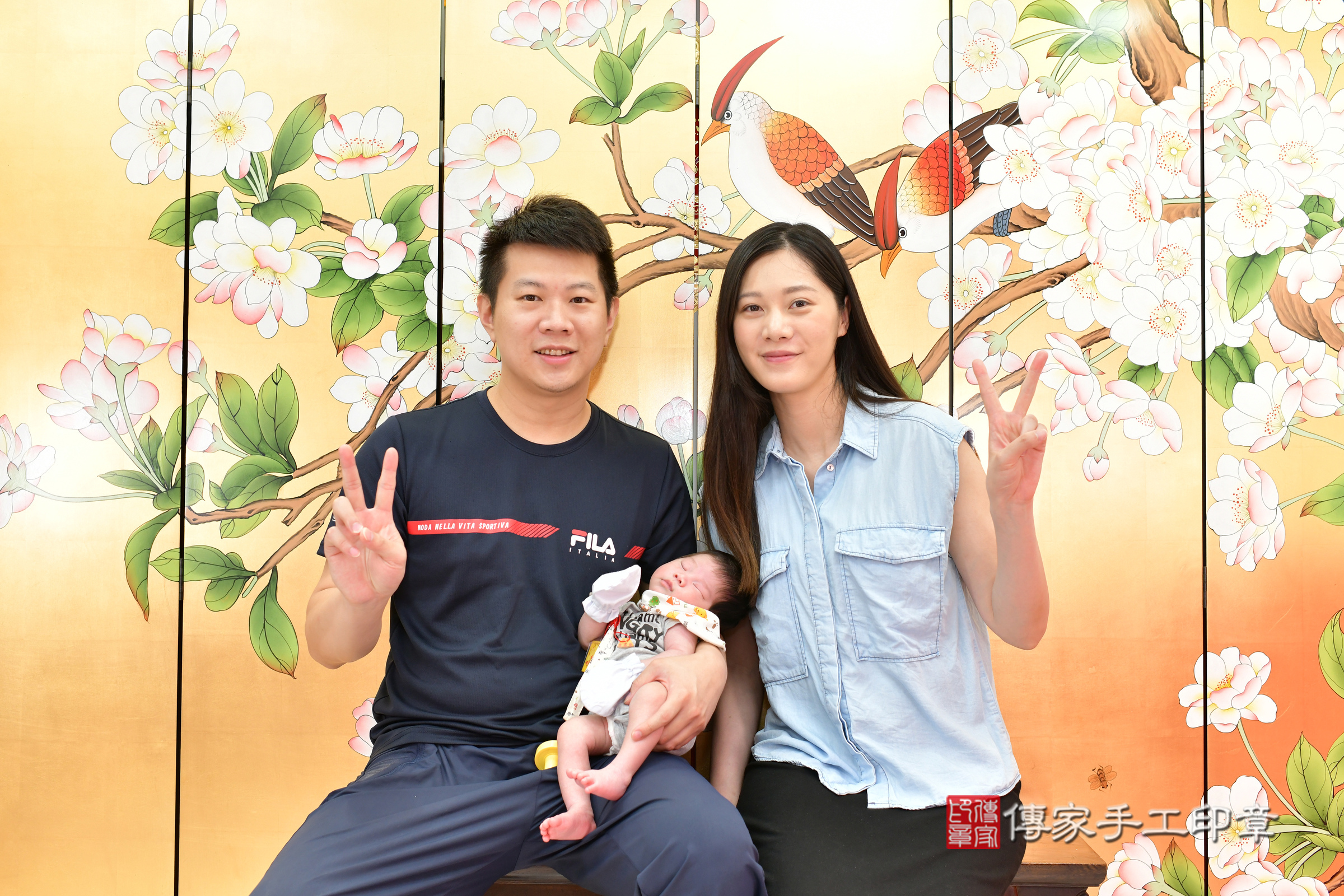 哲哲寶寶(台中市北區嬰兒寶寶滿月剃頭理髮、嬰兒剃胎毛儀式吉祥話)。中國風會場，爸媽寶貝穿「日中韓」古裝禮服。專業拍照、證書。★購買「臍帶章、肚臍章、胎毛筆刷印章」贈送：剃頭、收涎、抓周，三選一。2024.7.4，照片3