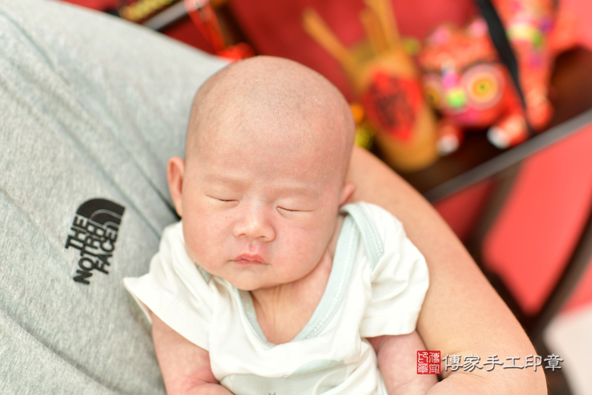 希希寶寶(台中市北區嬰兒寶寶滿月剃頭理髮、嬰兒剃胎毛儀式吉祥話)。中國風會場，爸媽寶貝穿「日中韓」古裝禮服。專業拍照、證書。★購買「臍帶章、肚臍章、胎毛筆刷印章」贈送：剃頭、收涎、抓周，三選一。2024.7.10，照片13