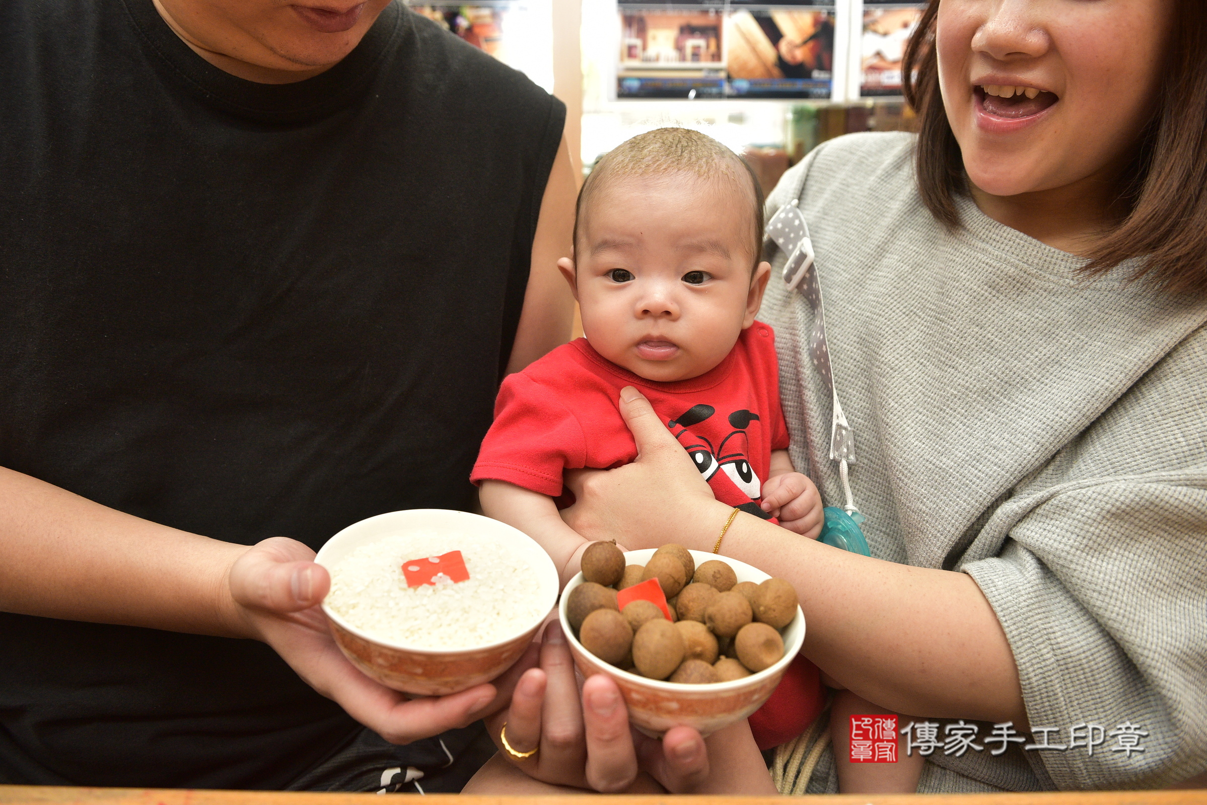 伸伸寶寶(新北市永和區嬰兒寶寶滿月剃頭理髮、嬰兒剃胎毛儀式吉祥話)。中國風會場，爸媽寶貝穿「日中韓」古裝禮服。專業拍照、證書。★購買「臍帶章、肚臍章、胎毛筆刷印章」贈送：剃頭、收涎、抓周，三選一。2024.8.3，照片7