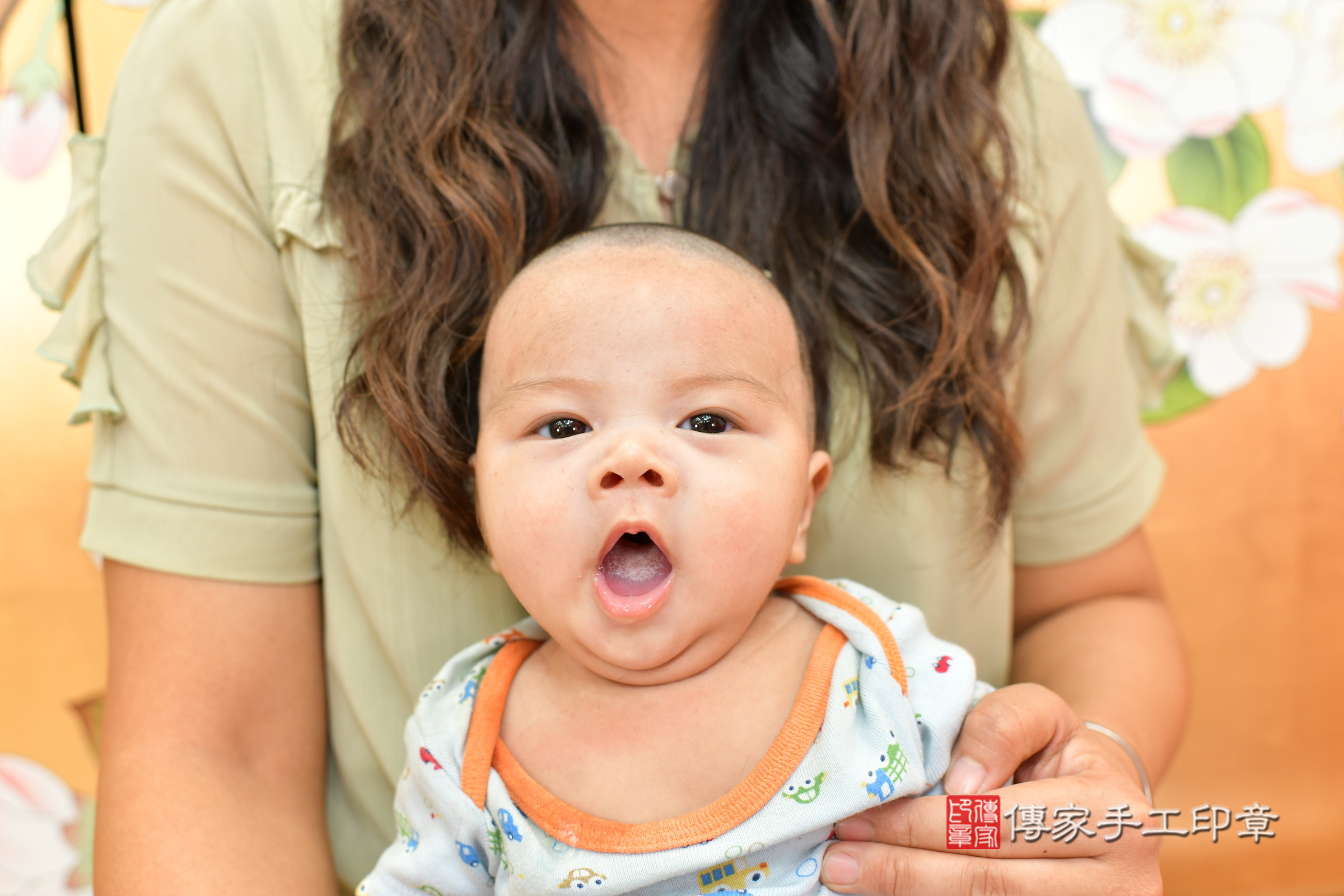 小勝寶寶(台中市北區嬰兒寶寶滿月剃頭理髮、嬰兒剃胎毛儀式吉祥話)。中國風會場，爸媽寶貝穿「日中韓」古裝禮服。專業拍照、證書。★購買「臍帶章、肚臍章、胎毛筆刷印章」贈送：剃頭、收涎、抓周，三選一。2024.7.7，照片14