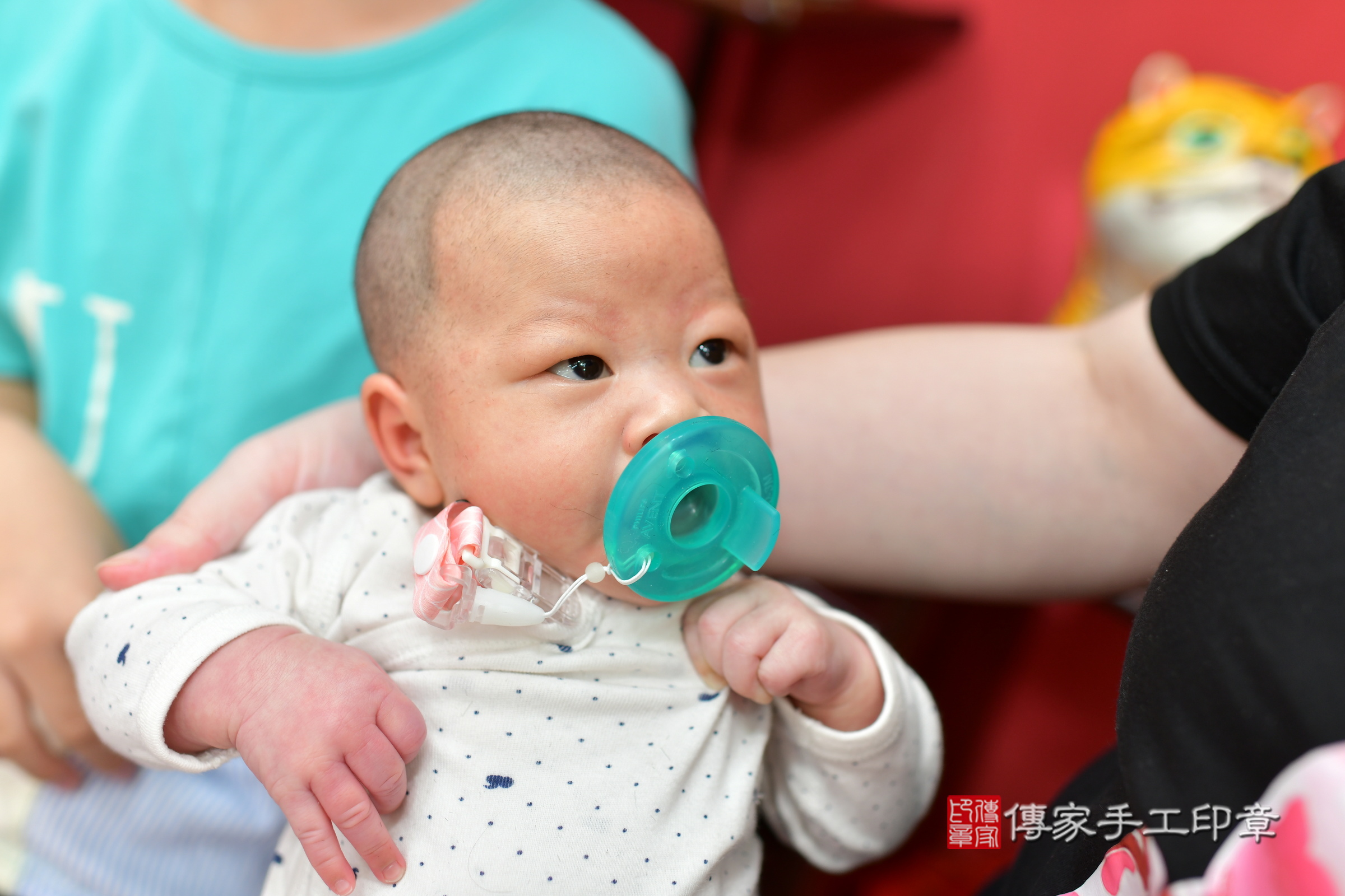 小潔寶寶(台中市北區嬰兒寶寶滿月剃頭理髮、嬰兒剃胎毛儀式吉祥話)。中國風會場，爸媽寶貝穿「日中韓」古裝禮服。專業拍照、證書。★購買「臍帶章、肚臍章、胎毛筆刷印章」贈送：剃頭、收涎、抓周，三選一。2024.7.14，照片11