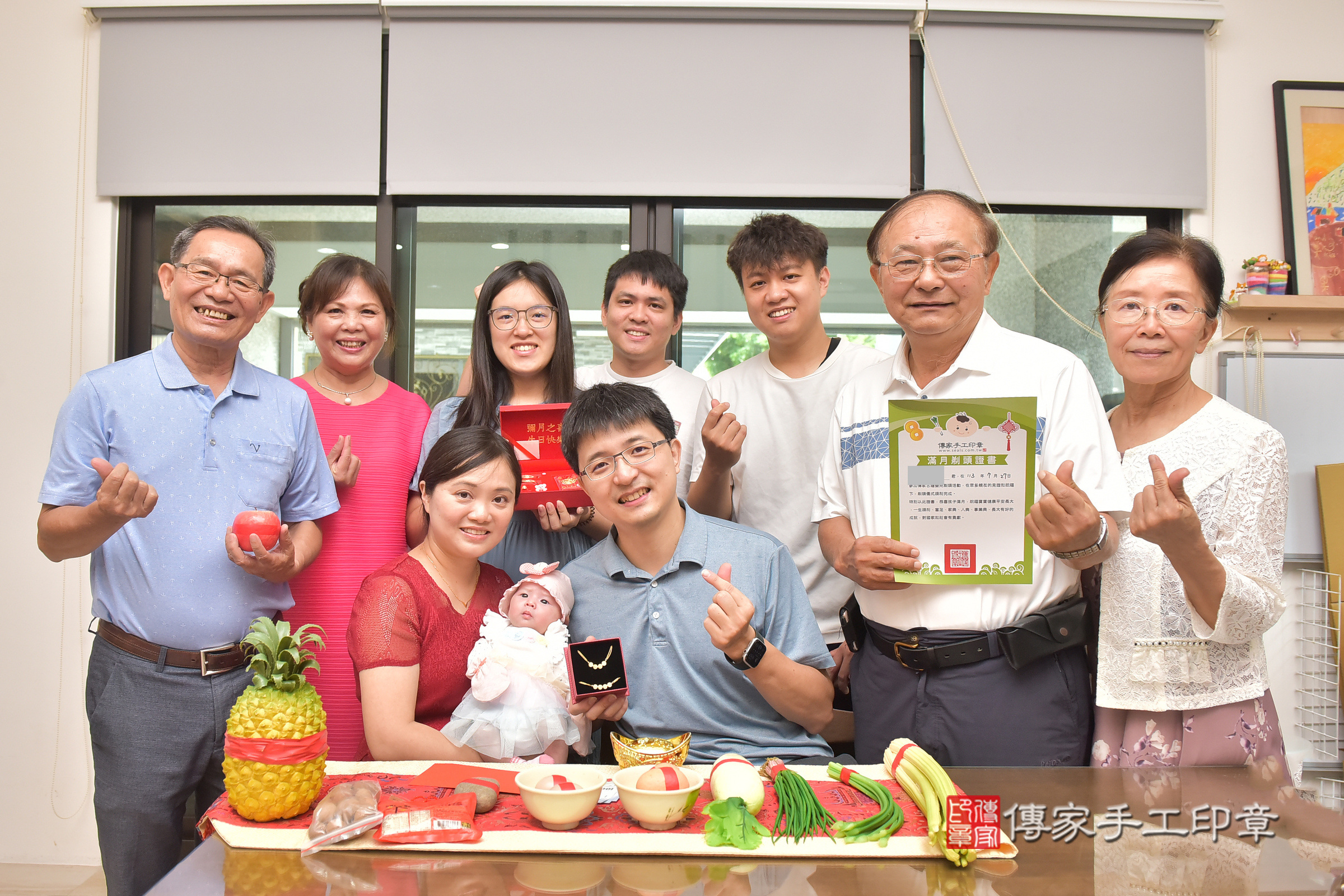 小槿寶寶(台中市南屯區到府嬰兒小槿寶寶滿月剃頭理髮、到府嬰兒剃胎毛儀式吉祥話)。到府剃頭剃胎毛主持、專業拍照、證書。★購買「臍帶章、肚臍章、胎毛筆刷印章」贈送：剃頭、收涎、抓周，三選一。2024.7.27，照片17