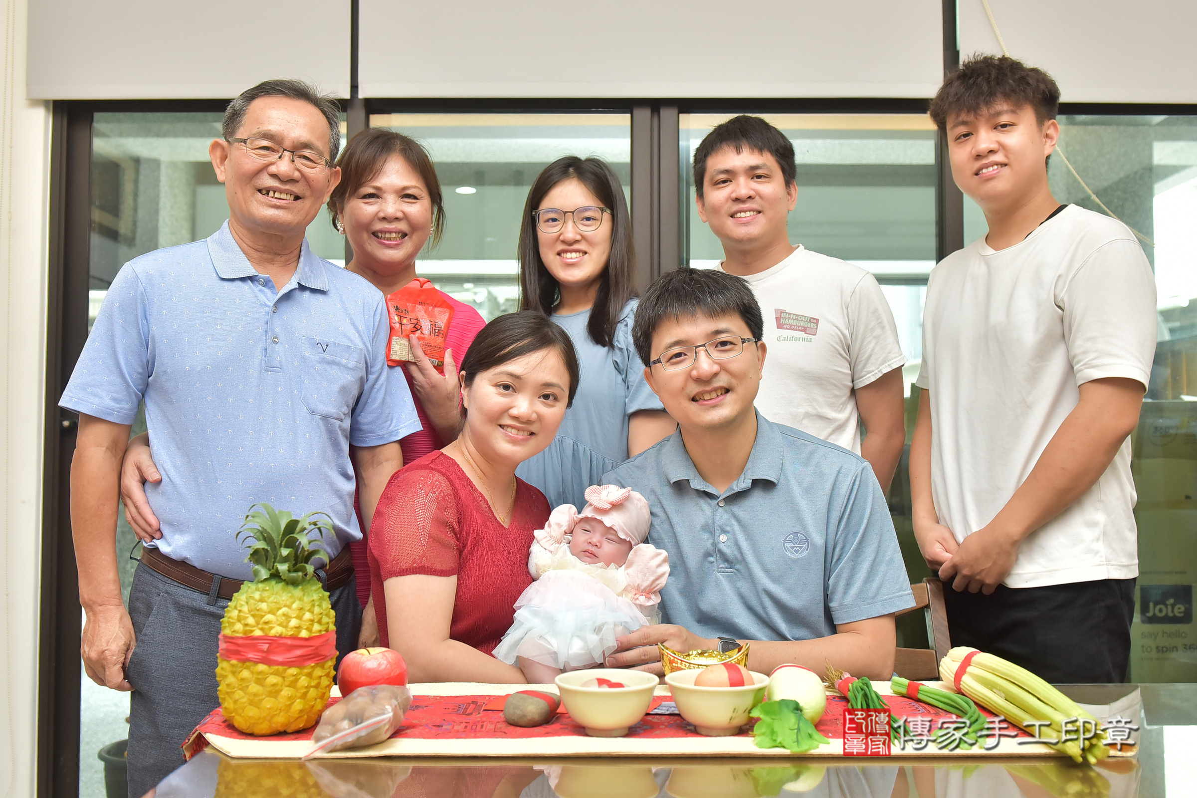 小槿寶寶(台中市南屯區到府嬰兒小槿寶寶滿月剃頭理髮、到府嬰兒剃胎毛儀式吉祥話)。到府剃頭剃胎毛主持、專業拍照、證書。★購買「臍帶章、肚臍章、胎毛筆刷印章」贈送：剃頭、收涎、抓周，三選一。2024.7.27，照片16