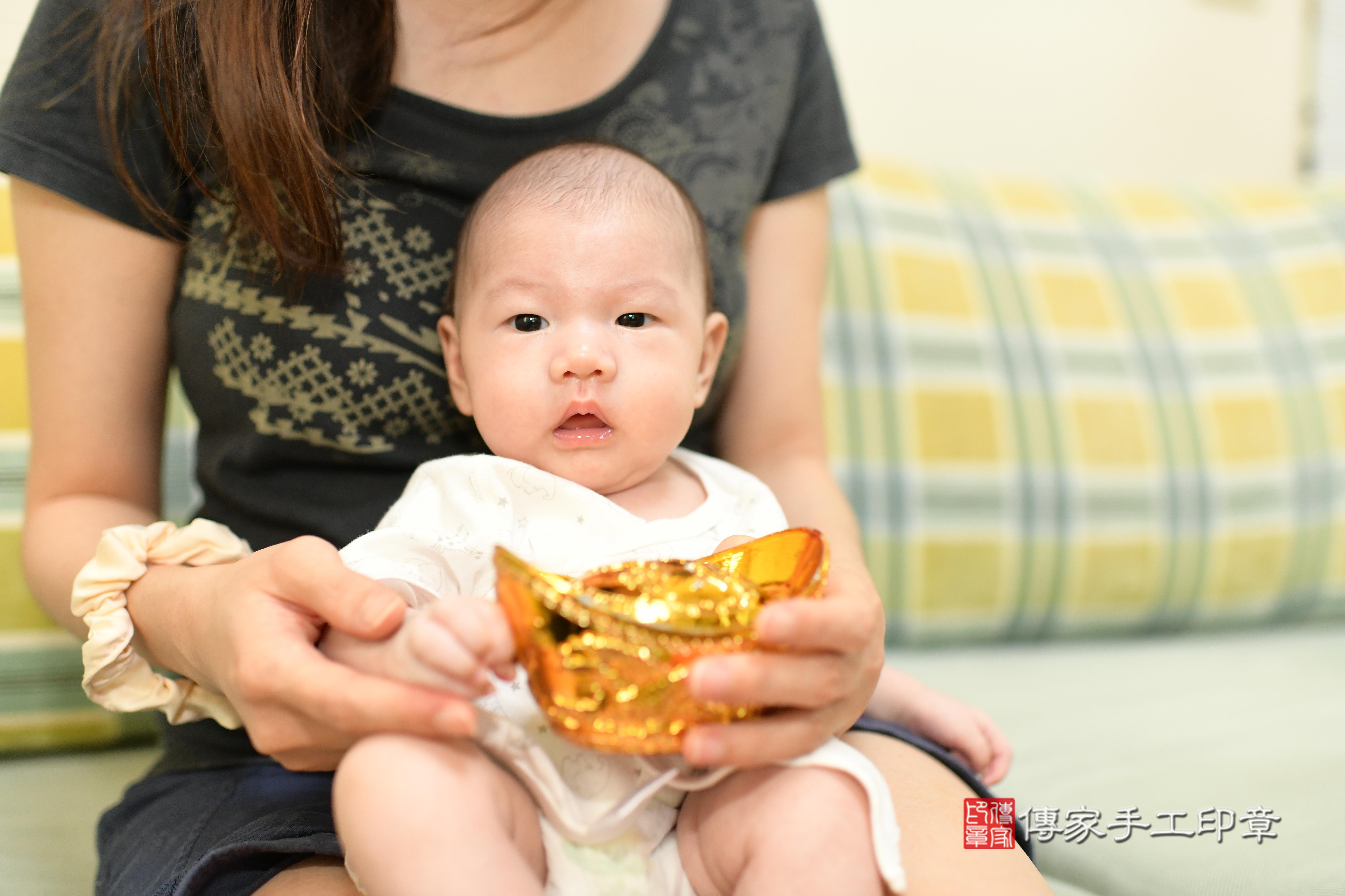 傳家手工印章台南店、抓周、度脺、中國風會場、傳家嬰兒古禮、吉祥話、抓周道具物品24種、拍照。抓周證書。寶寶抓周、滿周歲、生日快樂、祝福