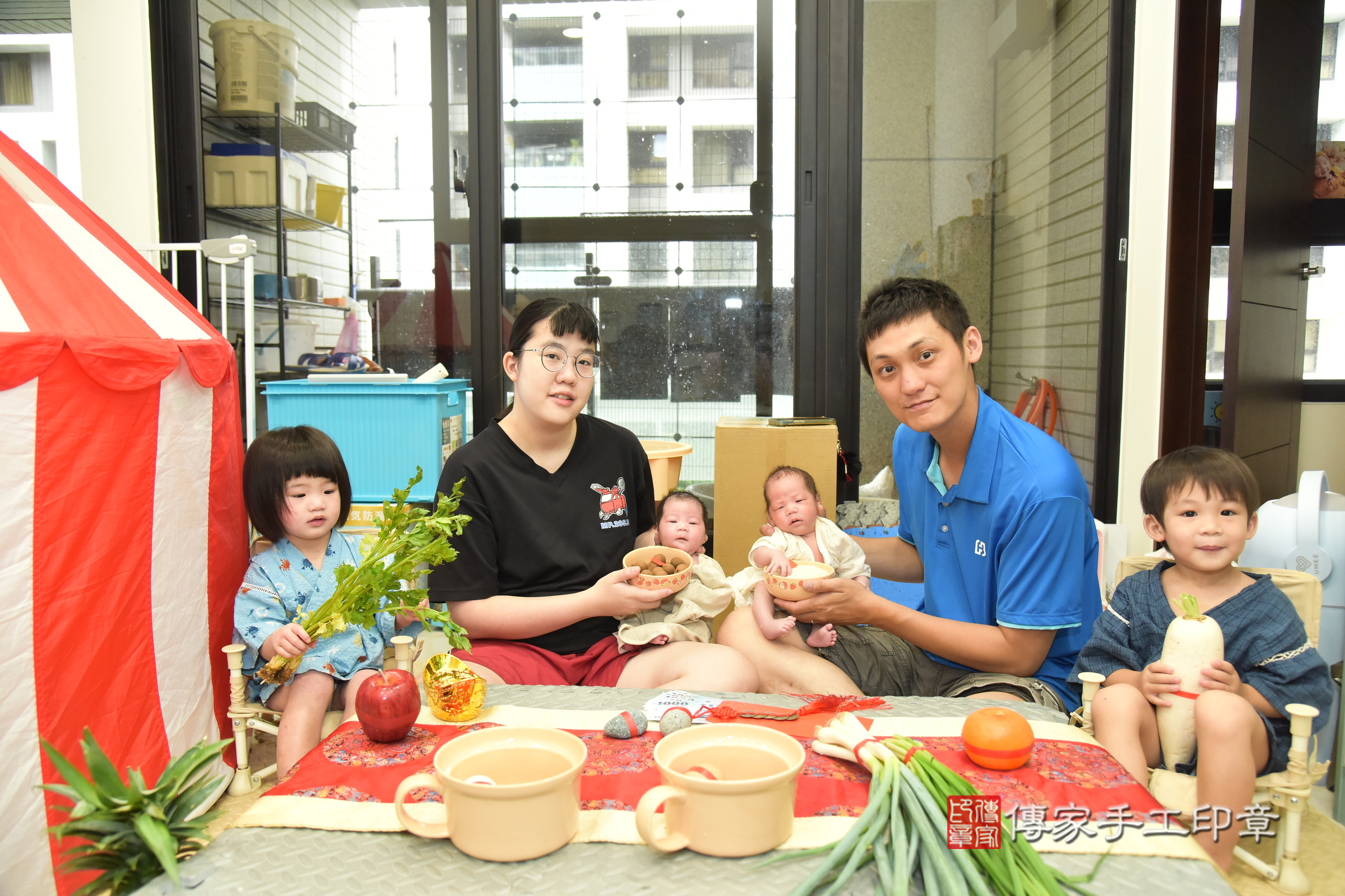 安安寶寶和樂樂寶寶(新北市淡水區到府嬰兒安安寶寶和樂樂寶寶滿月剃頭理髮、到府嬰兒剃胎毛儀式吉祥話)。到府剃頭剃胎毛主持、專業拍照、證書。★購買「臍帶章、肚臍章、胎毛筆刷印章」贈送：剃頭、收涎、抓周，三選一。2024.8.18，照片4