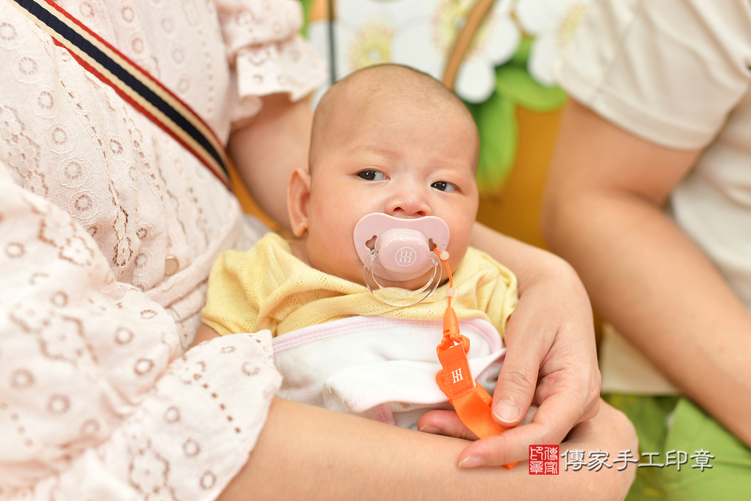 小雲寶寶(台中市北區嬰兒寶寶滿月剃頭理髮、嬰兒剃胎毛儀式吉祥話)。中國風會場，爸媽寶貝穿「日中韓」古裝禮服。專業拍照、證書。★購買「臍帶章、肚臍章、胎毛筆刷印章」贈送：剃頭、收涎、抓周，三選一。2024.7.28，照片11