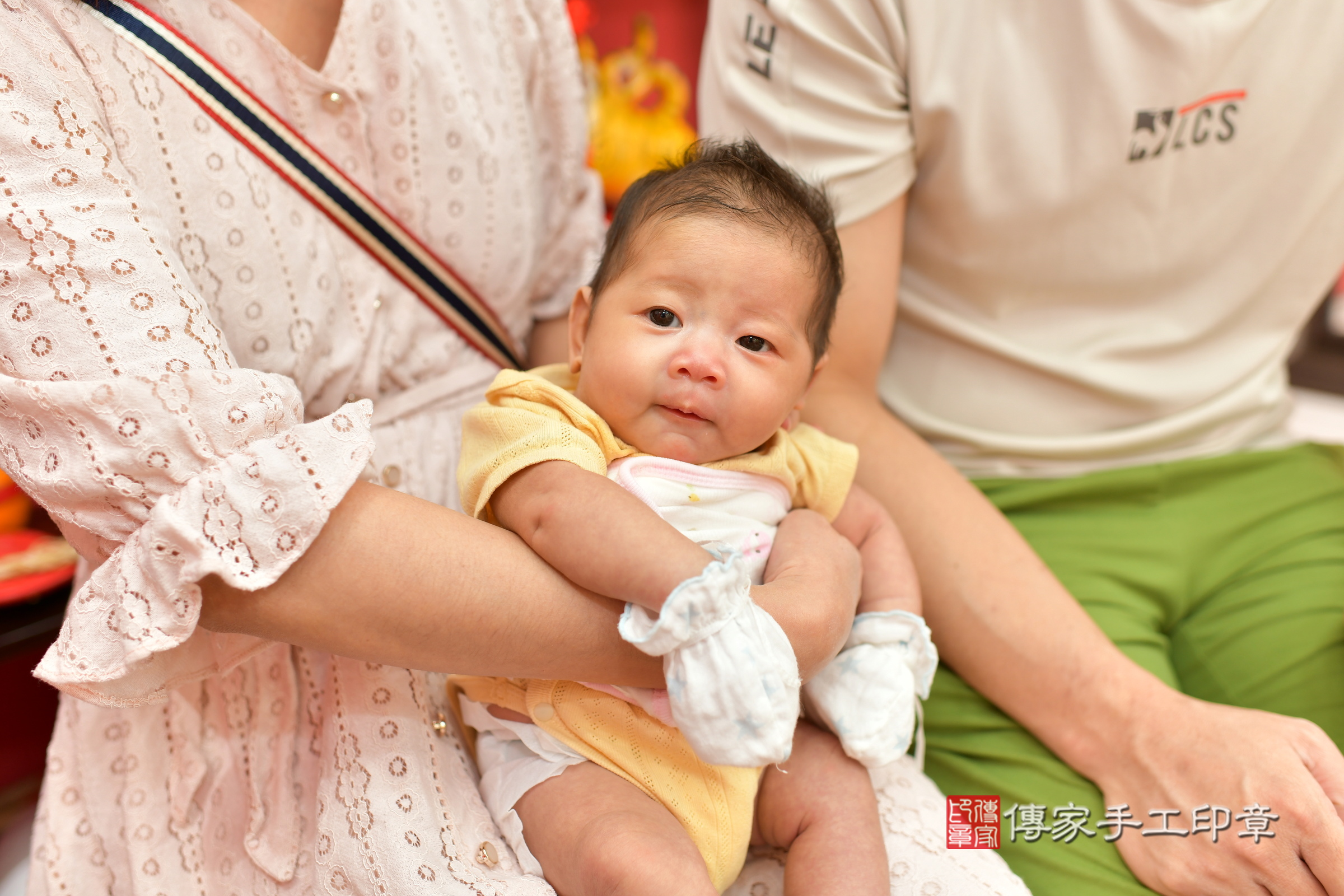 小雲寶寶(台中市北區嬰兒寶寶滿月剃頭理髮、嬰兒剃胎毛儀式吉祥話)。中國風會場，爸媽寶貝穿「日中韓」古裝禮服。專業拍照、證書。★購買「臍帶章、肚臍章、胎毛筆刷印章」贈送：剃頭、收涎、抓周，三選一。2024.7.28，照片10