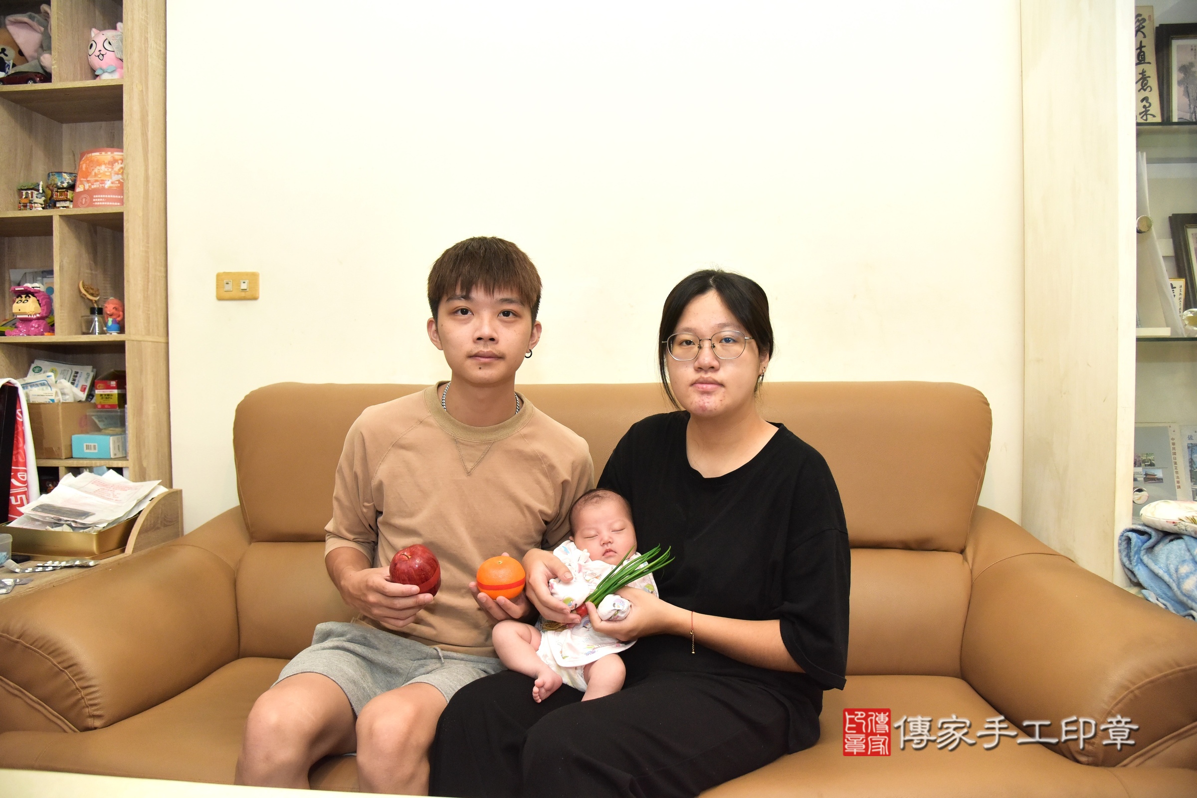 妍妍寶寶(新北市樹林區到府嬰兒妍妍寶寶滿月剃頭理髮、到府嬰兒剃胎毛儀式吉祥話)。到府剃頭剃胎毛主持、專業拍照、證書。★購買「臍帶章、肚臍章、胎毛筆刷印章」贈送：剃頭、收涎、抓周，三選一。2024.8.15，照片6