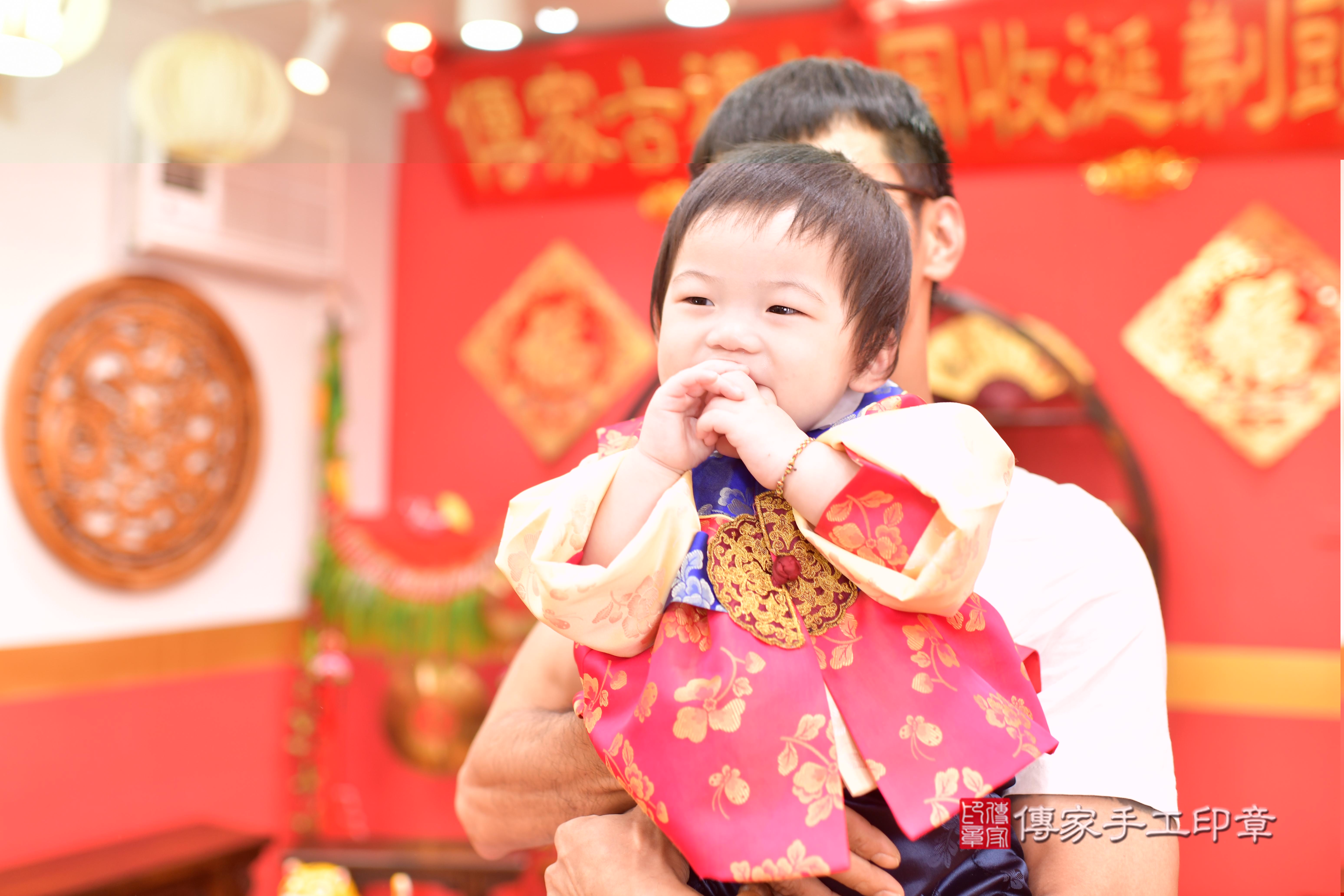 傳家手工印章桃園店、抓周、度脺、中國風會場、傳家嬰兒古禮、吉祥話、抓周道具物品24種、拍照。抓周證書。寶寶抓周、滿周歲、生日快樂、祝福