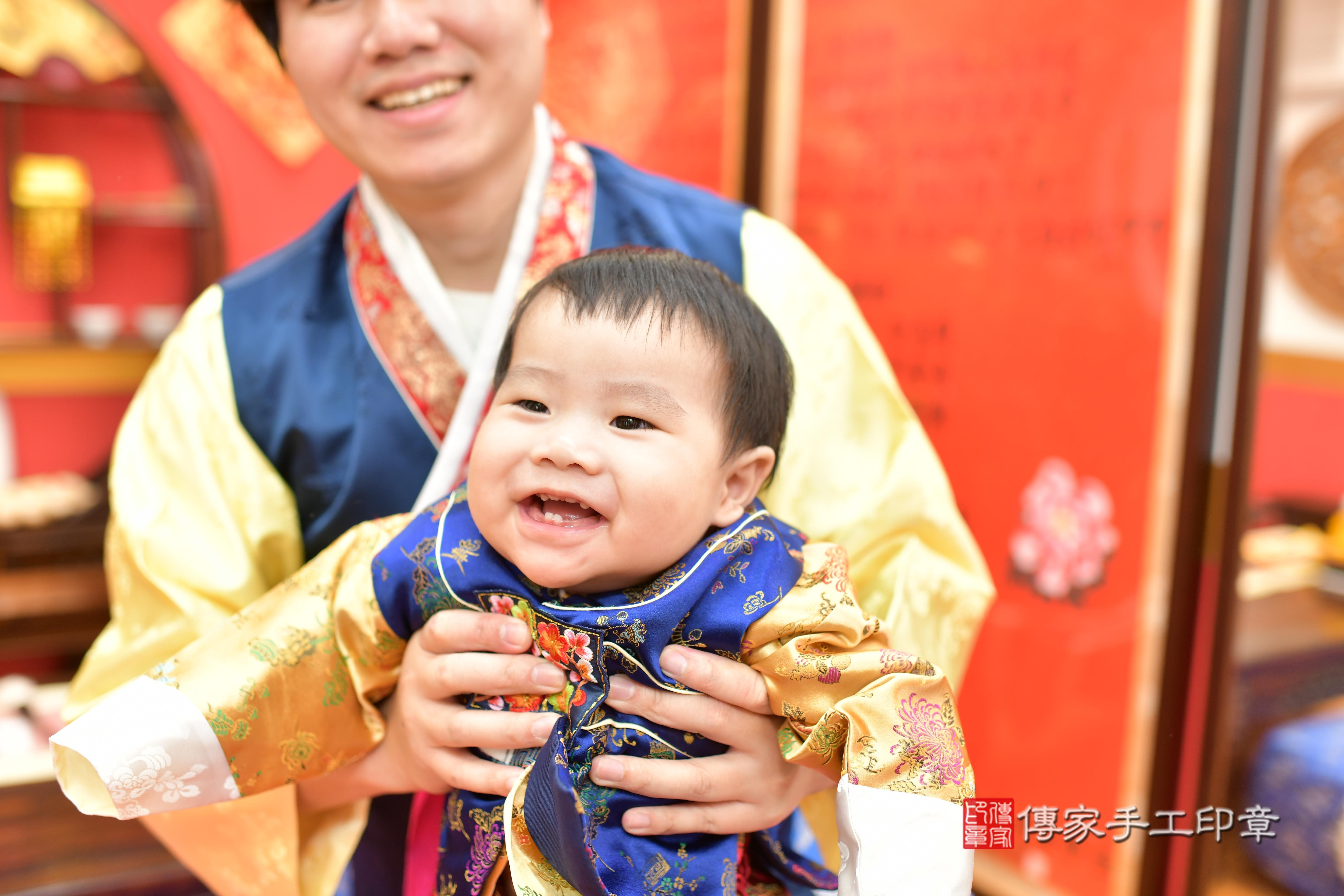 傳家手工印章桃園店、抓周、度脺、中國風會場、傳家嬰兒古禮、吉祥話、抓周道具物品24種、拍照。抓周證書。寶寶抓周、滿周歲、生日快樂、祝福