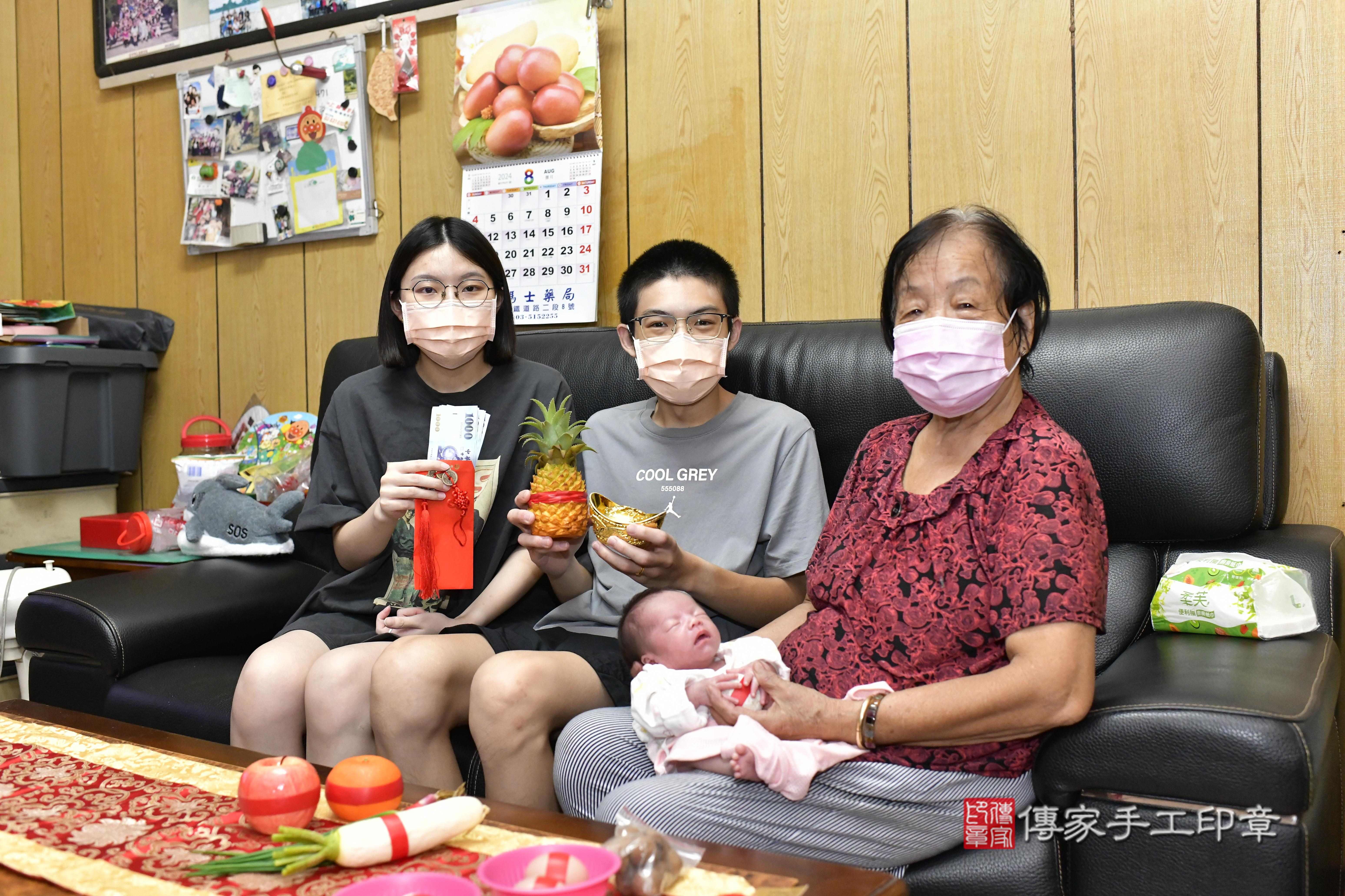 傳家手工印章新竹店、抓周、度脺、中國風會場、傳家嬰兒古禮、吉祥話、抓周道具物品24種、拍照。抓周證書。寶寶抓周、滿周歲、生日快樂、祝福