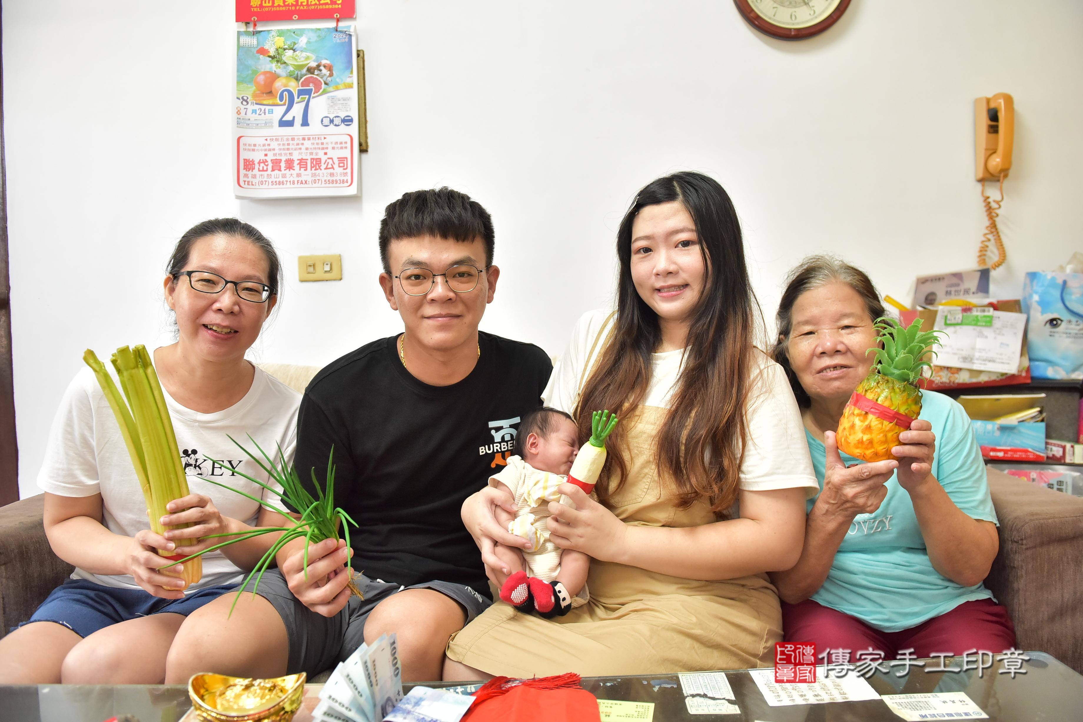 傳家手工印章高雄店、抓周、度脺、中國風會場、傳家嬰兒古禮、吉祥話、抓周道具物品24種、拍照。抓周證書。寶寶抓周、滿周歲、生日快樂、祝福