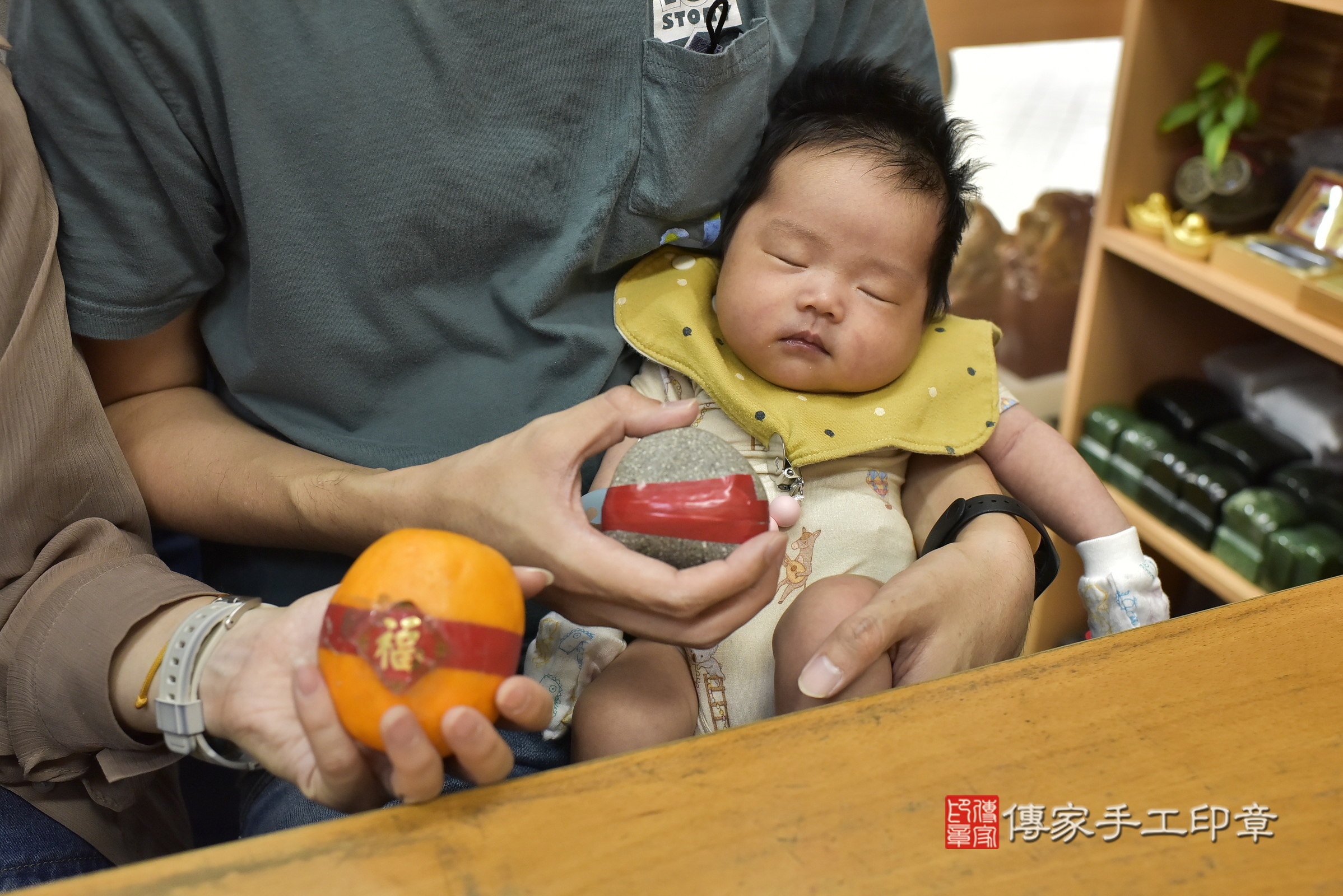 樂樂寶寶(新北市永和區嬰兒寶寶滿月剃頭理髮、嬰兒剃胎毛儀式吉祥話)。中國風會場，爸媽寶貝穿「日中韓」古裝禮服。專業拍照、證書。★購買「臍帶章、肚臍章、胎毛筆刷印章」贈送：剃頭、收涎、抓周，三選一。2024.8.25，照片5