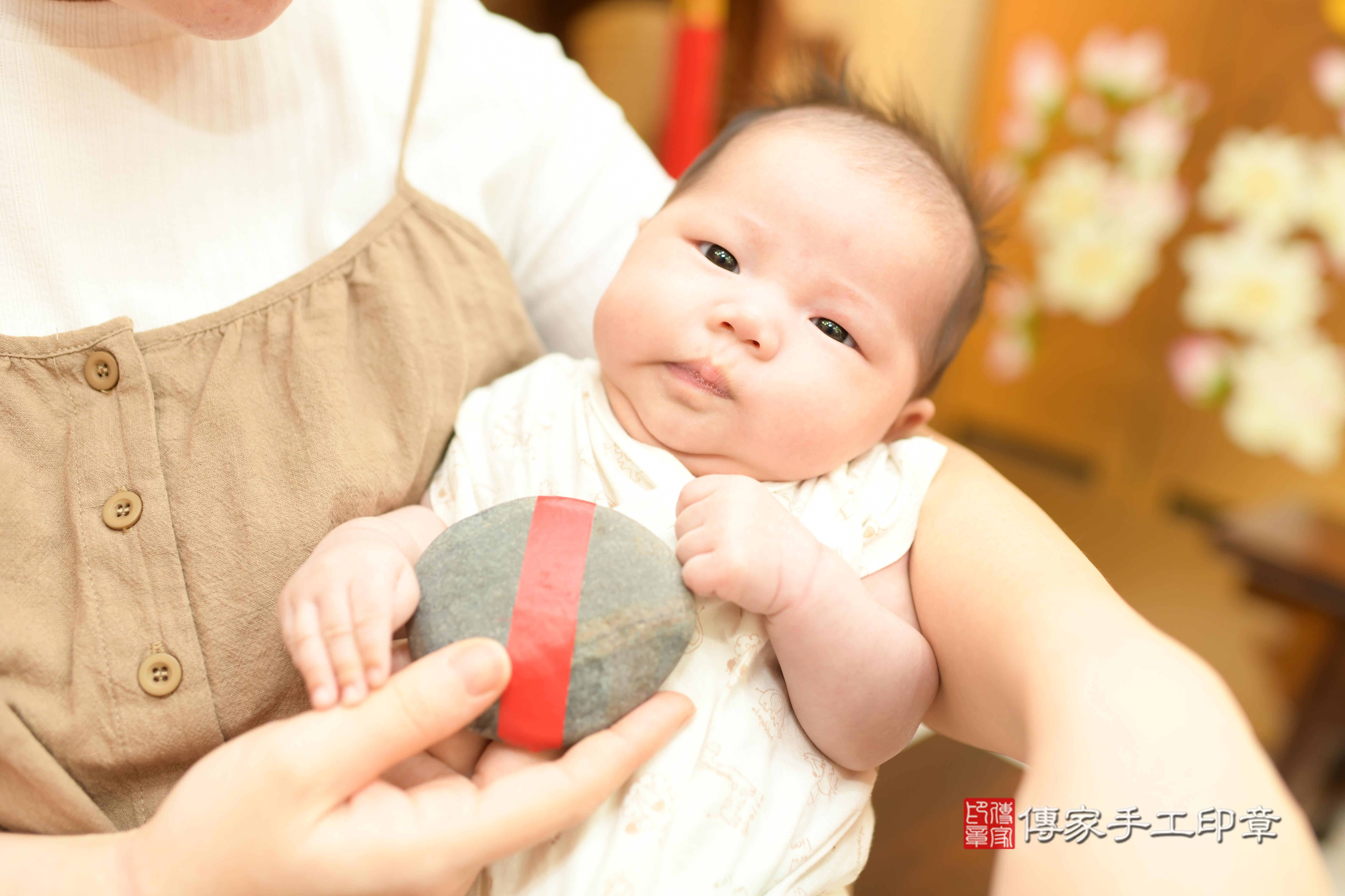 傳家手工印章台南店、抓周、度脺、中國風會場、傳家嬰兒古禮、吉祥話、抓周道具物品24種、拍照。抓周證書。寶寶抓周、滿周歲、生日快樂、祝福