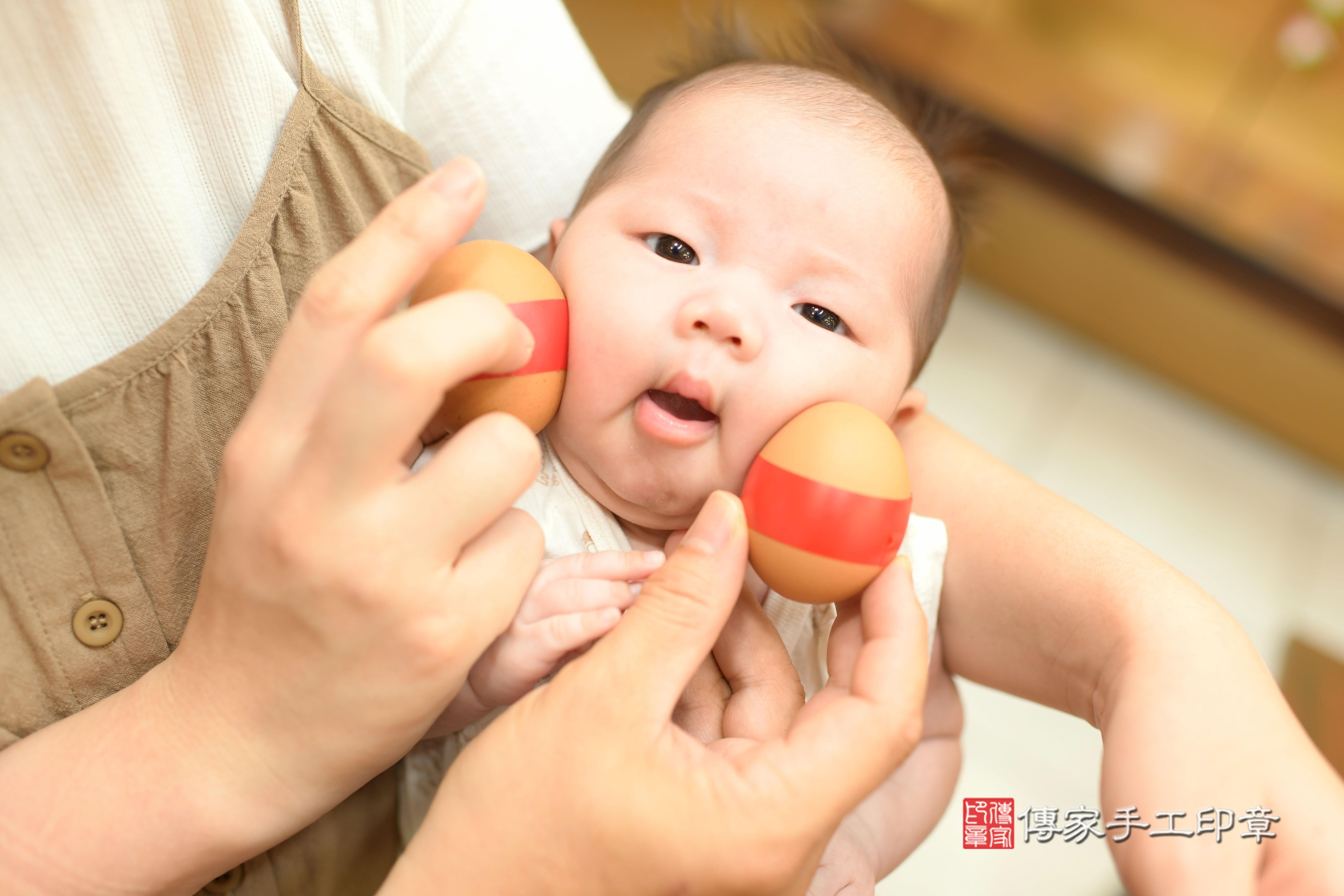 傳家手工印章台南店、抓周、度脺、中國風會場、傳家嬰兒古禮、吉祥話、抓周道具物品24種、拍照。抓周證書。寶寶抓周、滿周歲、生日快樂、祝福