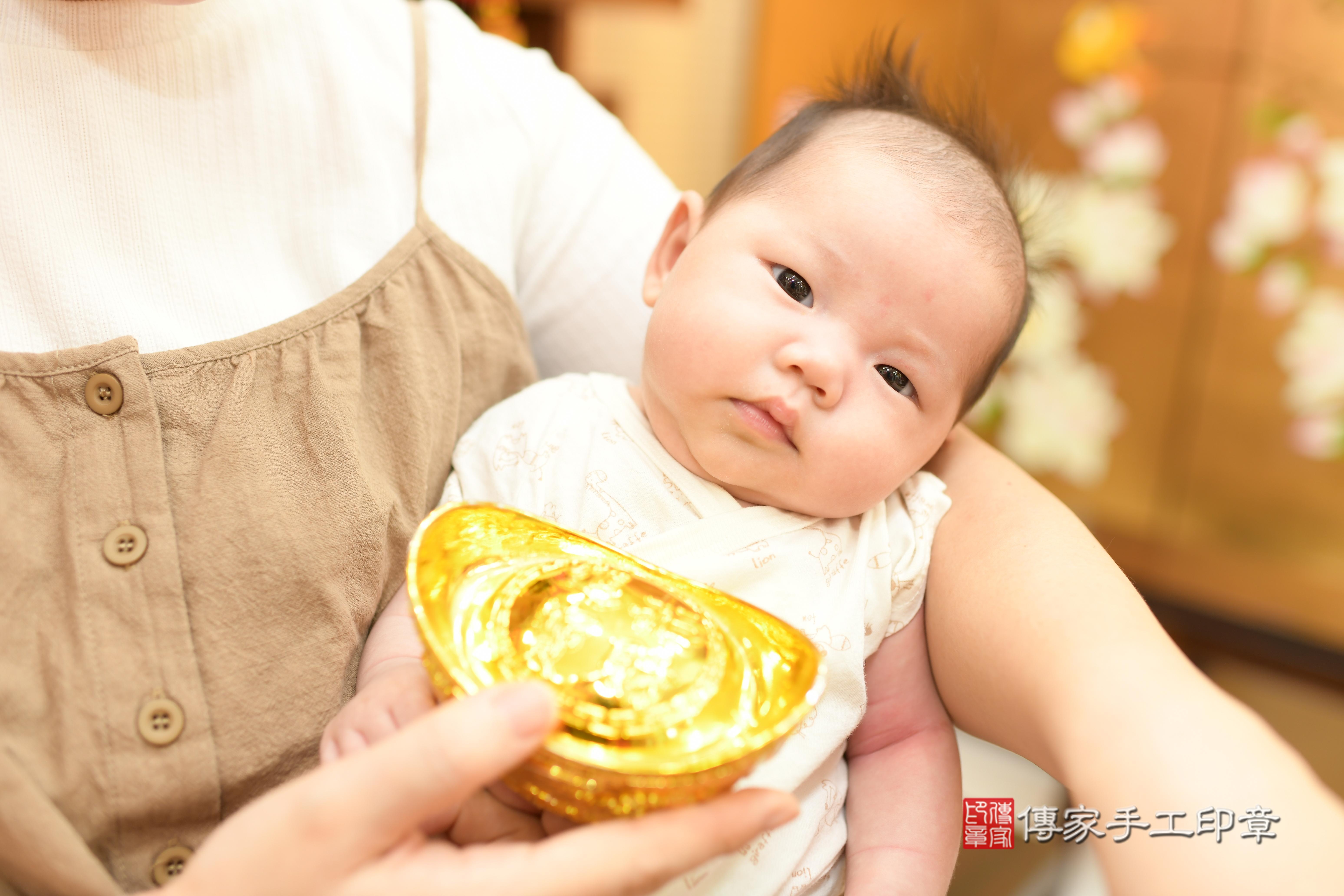 傳家手工印章台南店、抓周、度脺、中國風會場、傳家嬰兒古禮、吉祥話、抓周道具物品24種、拍照。抓周證書。寶寶抓周、滿周歲、生日快樂、祝福