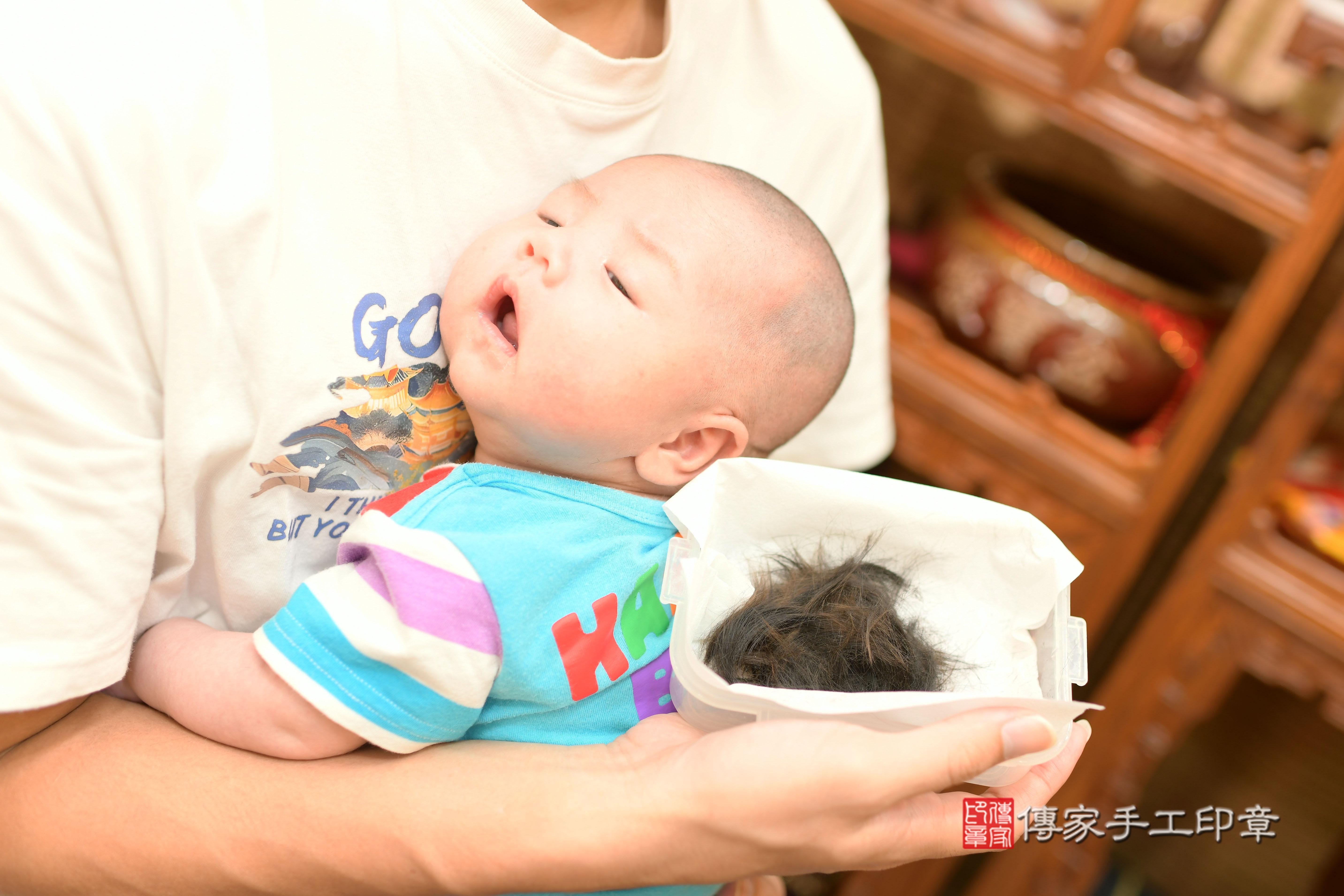 傳家手工印章台南店、抓周、度脺、中國風會場、傳家嬰兒古禮、吉祥話、抓周道具物品24種、拍照。抓周證書。寶寶抓周、滿周歲、生日快樂、祝福