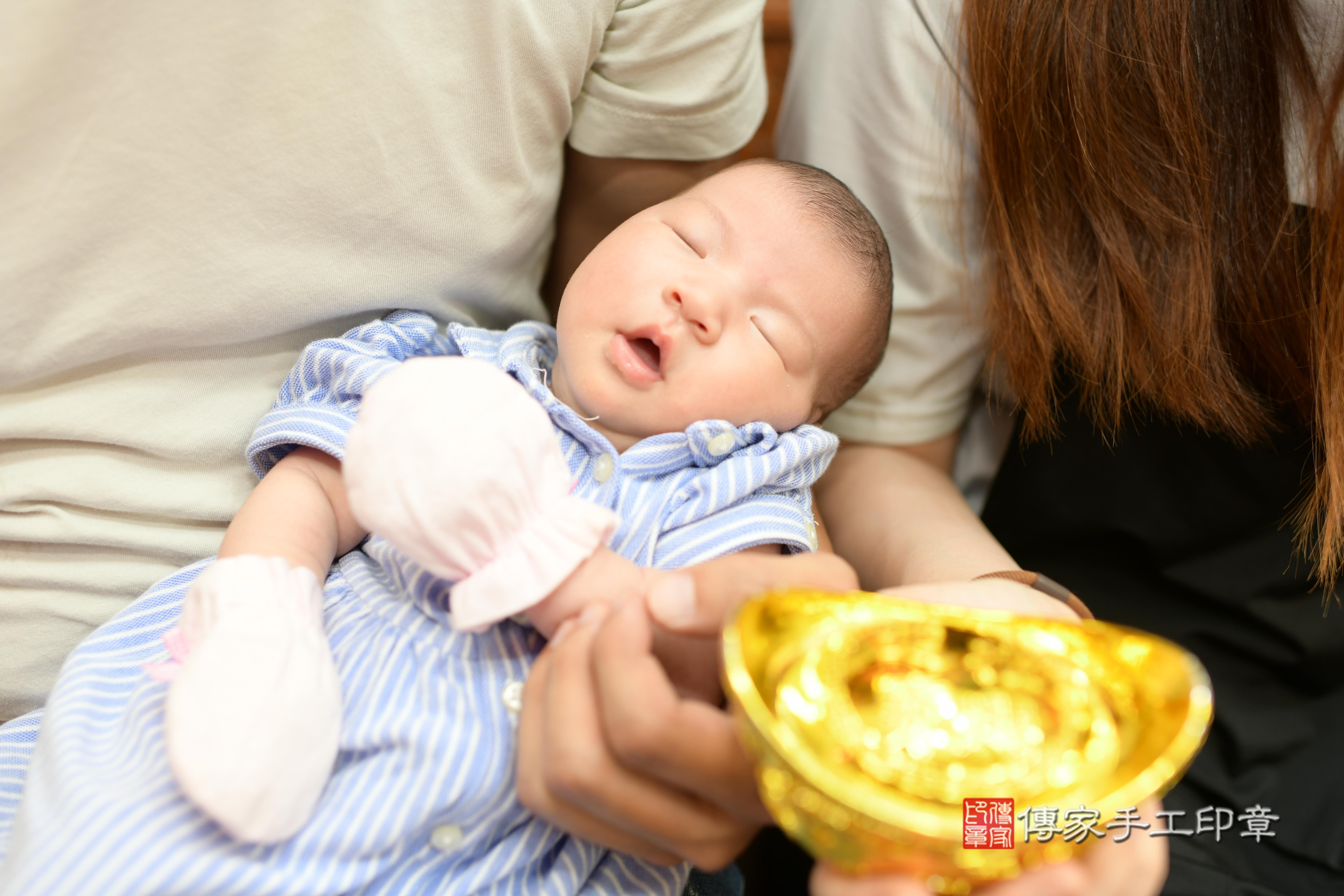 傳家手工印章台南店、抓周、度脺、中國風會場、傳家嬰兒古禮、吉祥話、抓周道具物品24種、拍照。抓周證書。寶寶抓周、滿周歲、生日快樂、祝福