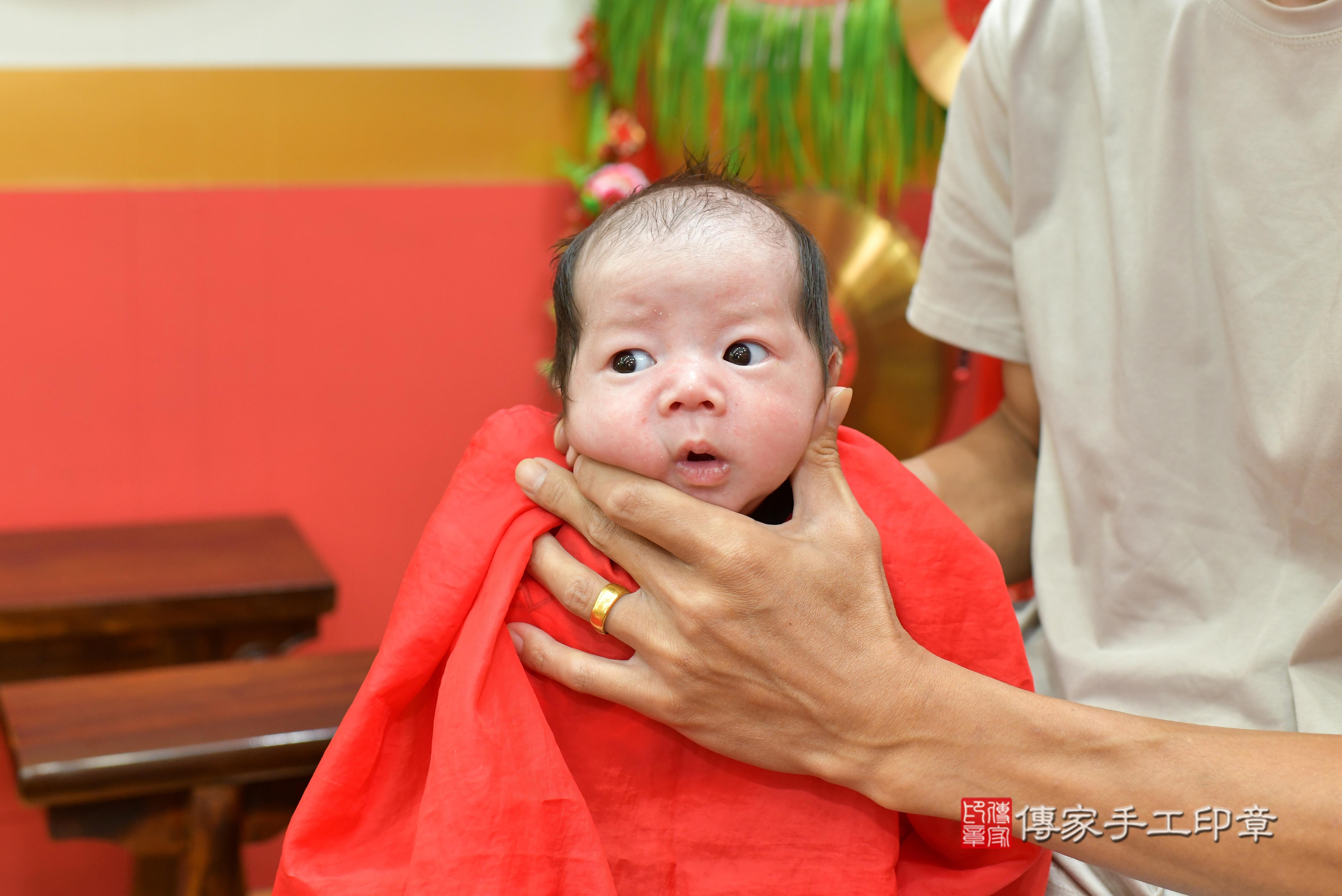 傳家手工印章桃園店、抓周、度脺、中國風會場、傳家嬰兒古禮、吉祥話、抓周道具物品24種、拍照。抓周證書。寶寶抓周、滿周歲、生日快樂、祝福