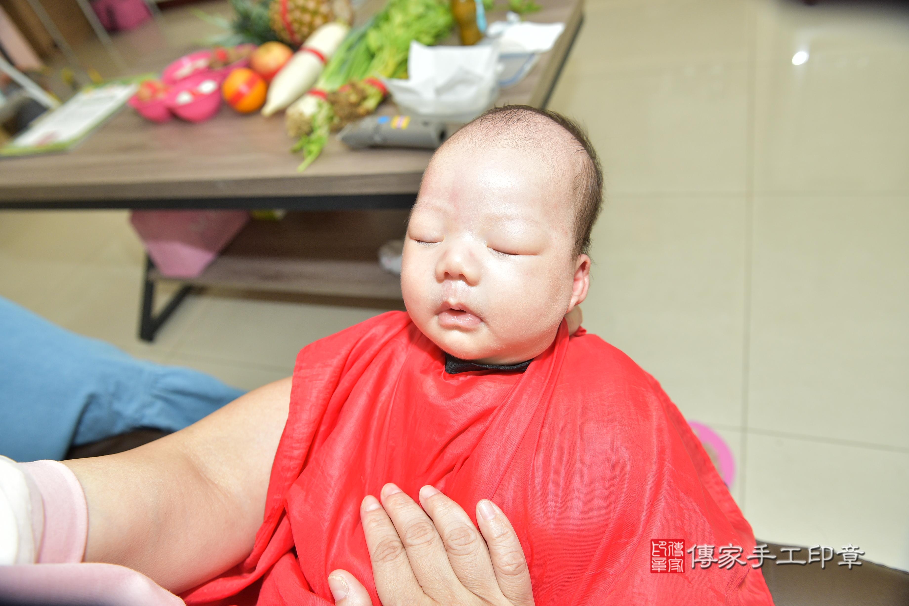 傳家手工印章桃園店、抓周、度脺、中國風會場、傳家嬰兒古禮、吉祥話、抓周道具物品24種、拍照。抓周證書。寶寶抓周、滿周歲、生日快樂、祝福