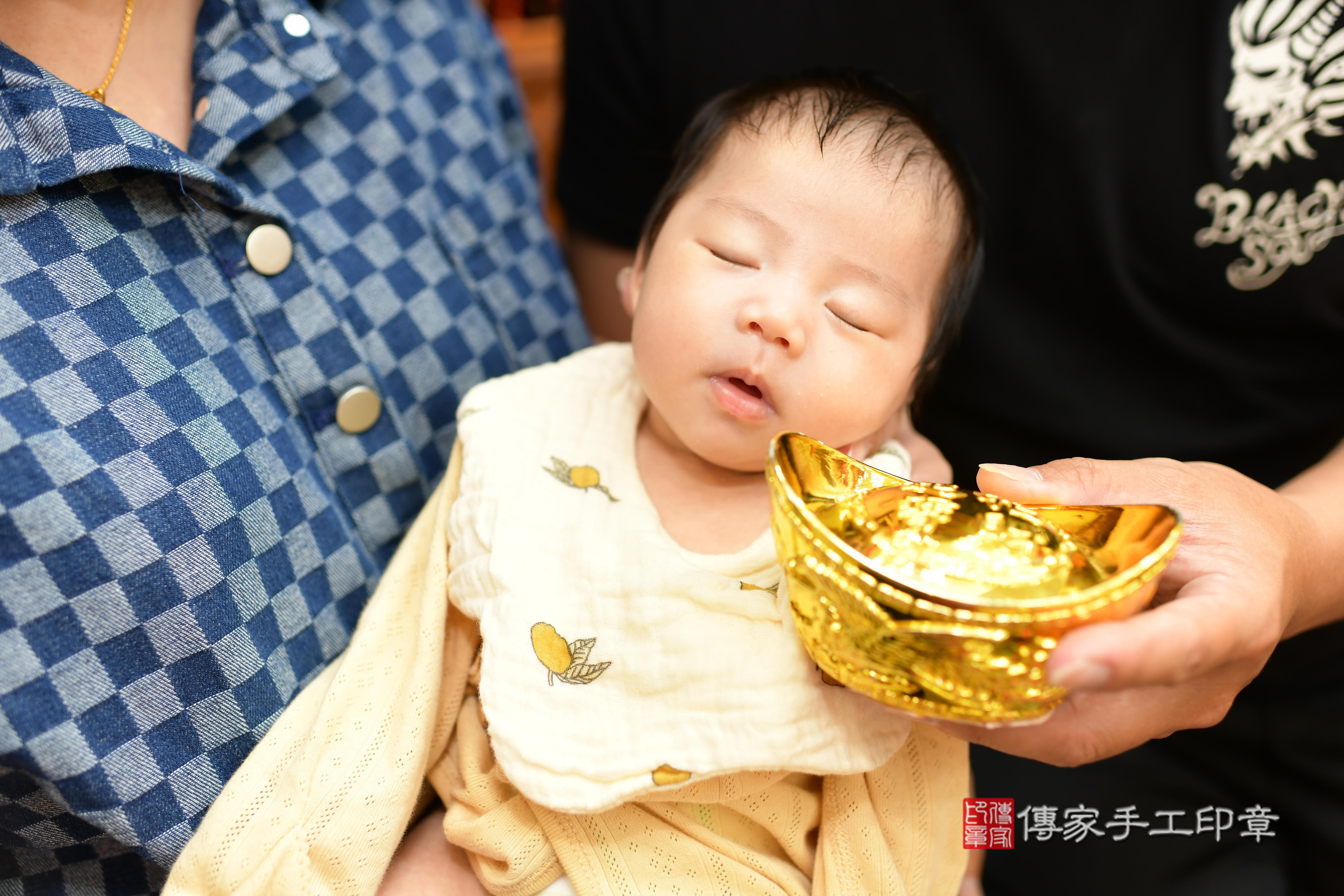 傳家手工印章台南店、抓周、度脺、中國風會場、傳家嬰兒古禮、吉祥話、抓周道具物品24種、拍照。抓周證書。寶寶抓周、滿周歲、生日快樂、祝福