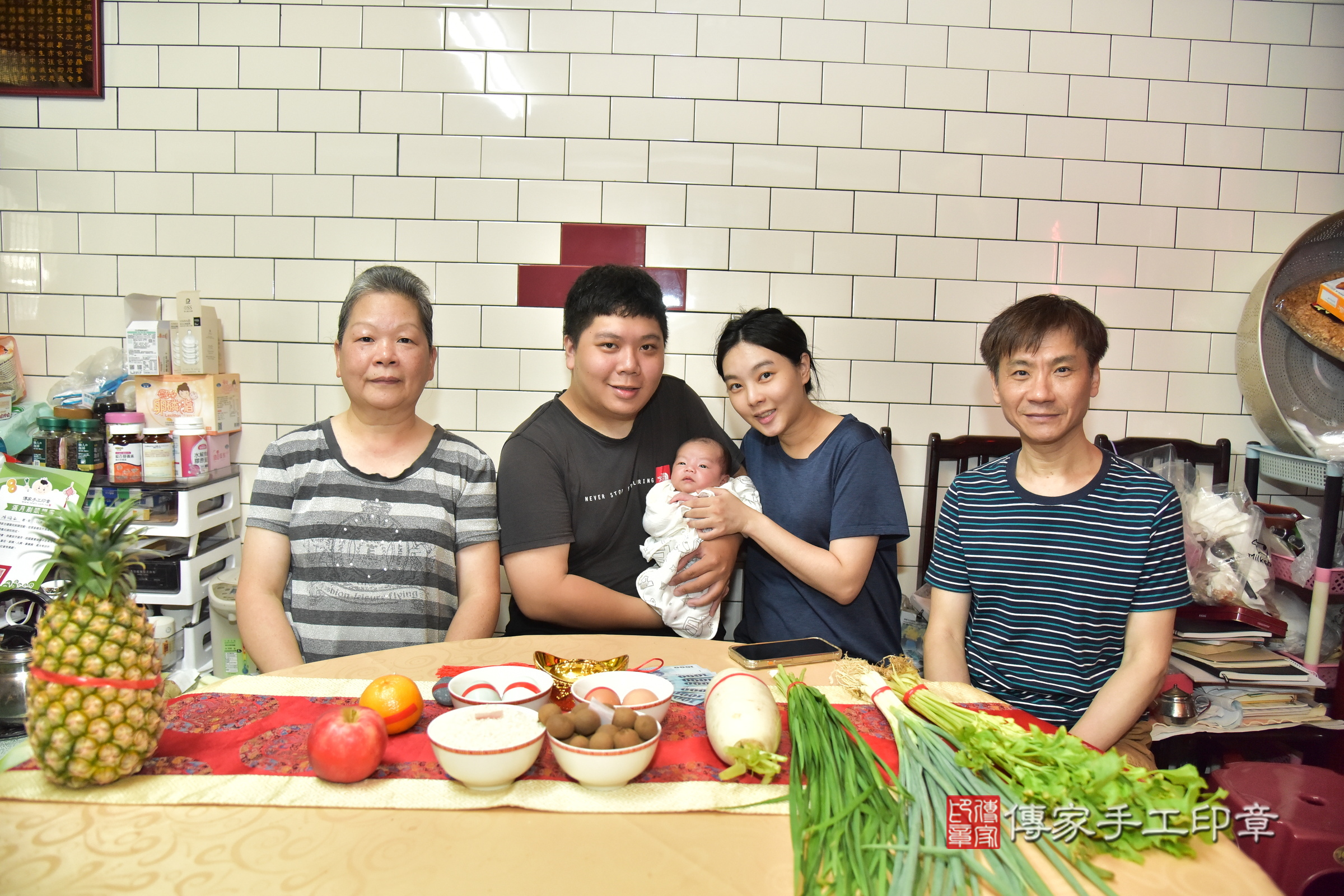 小氶寶寶(新北市樹林區到府嬰兒小氶寶寶滿月剃頭理髮、到府嬰兒剃胎毛儀式吉祥話)。到府剃頭剃胎毛主持、專業拍照、證書。★購買「臍帶章、肚臍章、胎毛筆刷印章」贈送：剃頭、收涎、抓周，三選一。2024.8.31，照片4