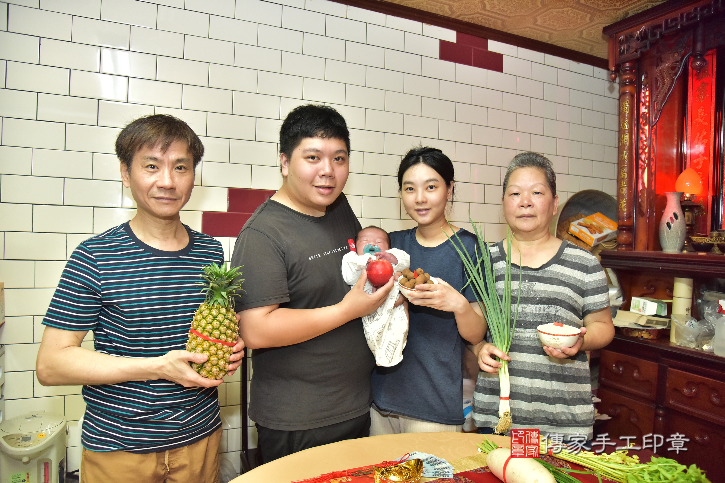 小氶寶寶(新北市樹林區到府嬰兒小氶寶寶滿月剃頭理髮、到府嬰兒剃胎毛儀式吉祥話)。到府剃頭剃胎毛主持、專業拍照、證書。★購買「臍帶章、肚臍章、胎毛筆刷印章」贈送：剃頭、收涎、抓周，三選一。2024.8.31，照片7