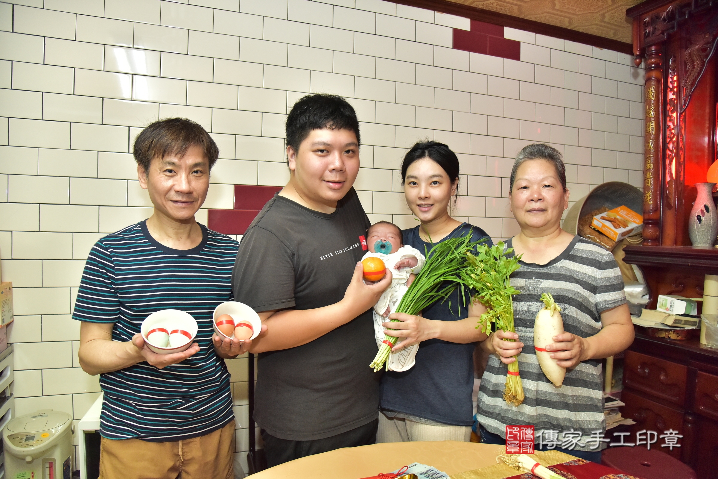 小氶寶寶(新北市樹林區到府嬰兒小氶寶寶滿月剃頭理髮、到府嬰兒剃胎毛儀式吉祥話)。到府剃頭剃胎毛主持、專業拍照、證書。★購買「臍帶章、肚臍章、胎毛筆刷印章」贈送：剃頭、收涎、抓周，三選一。2024.8.31，照片5