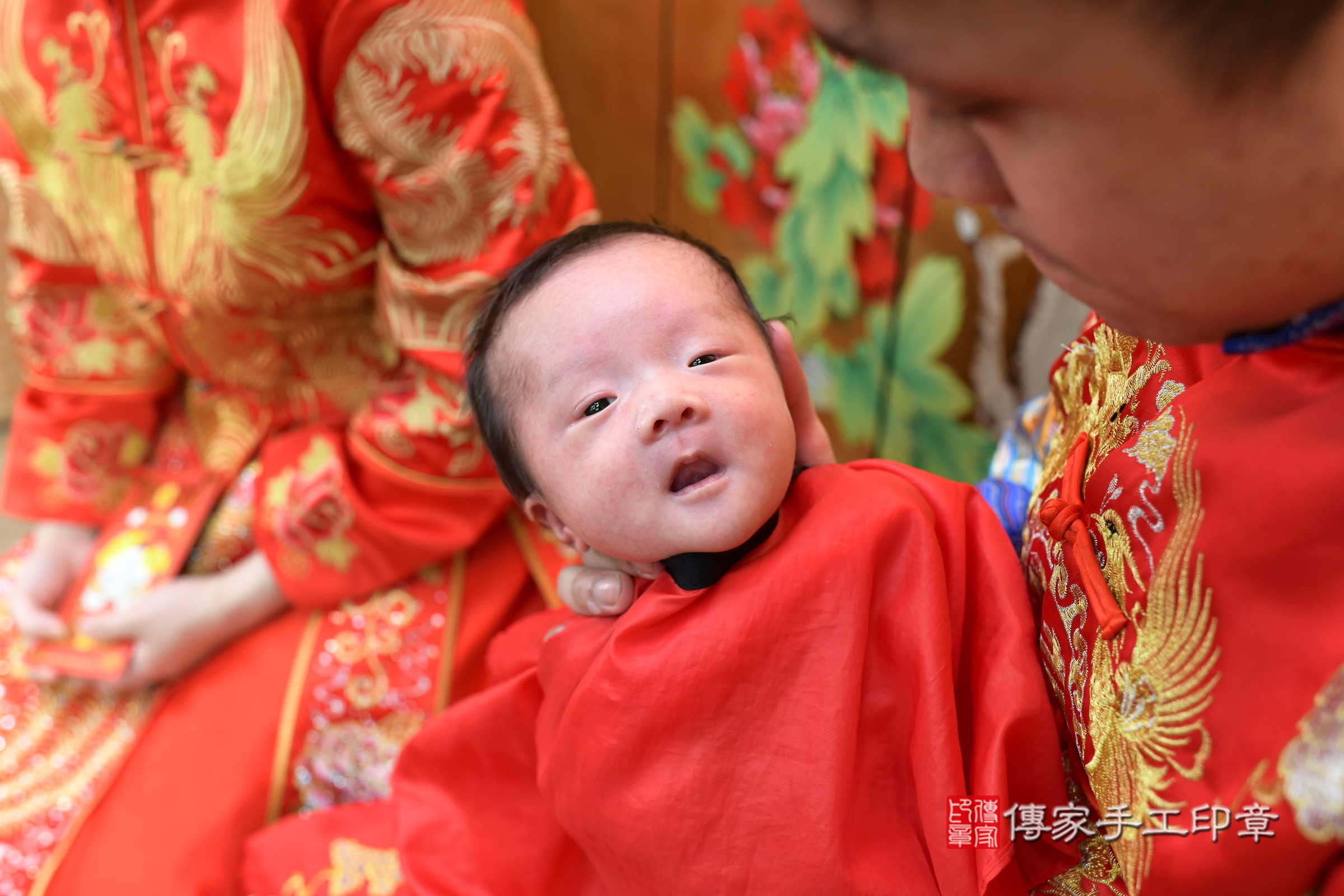 小亦寶寶(台北市大同區嬰兒寶寶滿月剃頭理髮、嬰兒剃胎毛儀式吉祥話)。中國風會場，爸媽寶貝穿「日中韓」古裝禮服。專業拍照、證書。★購買「臍帶章、肚臍章、胎毛筆刷印章」贈送：剃頭、收涎、抓周，三選一。2024.8.31，照片23